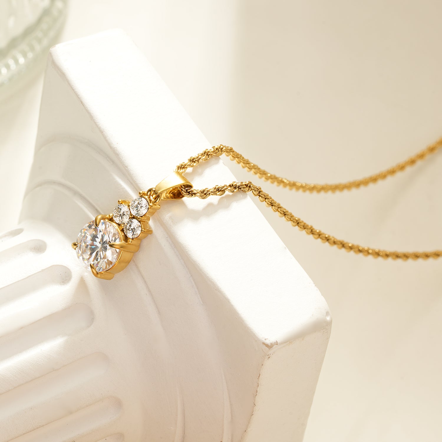 DANAE Gold: Textured Rope Chain with Zirconia Gems Pendant – Trio of Mini Stones on a Larger Gem