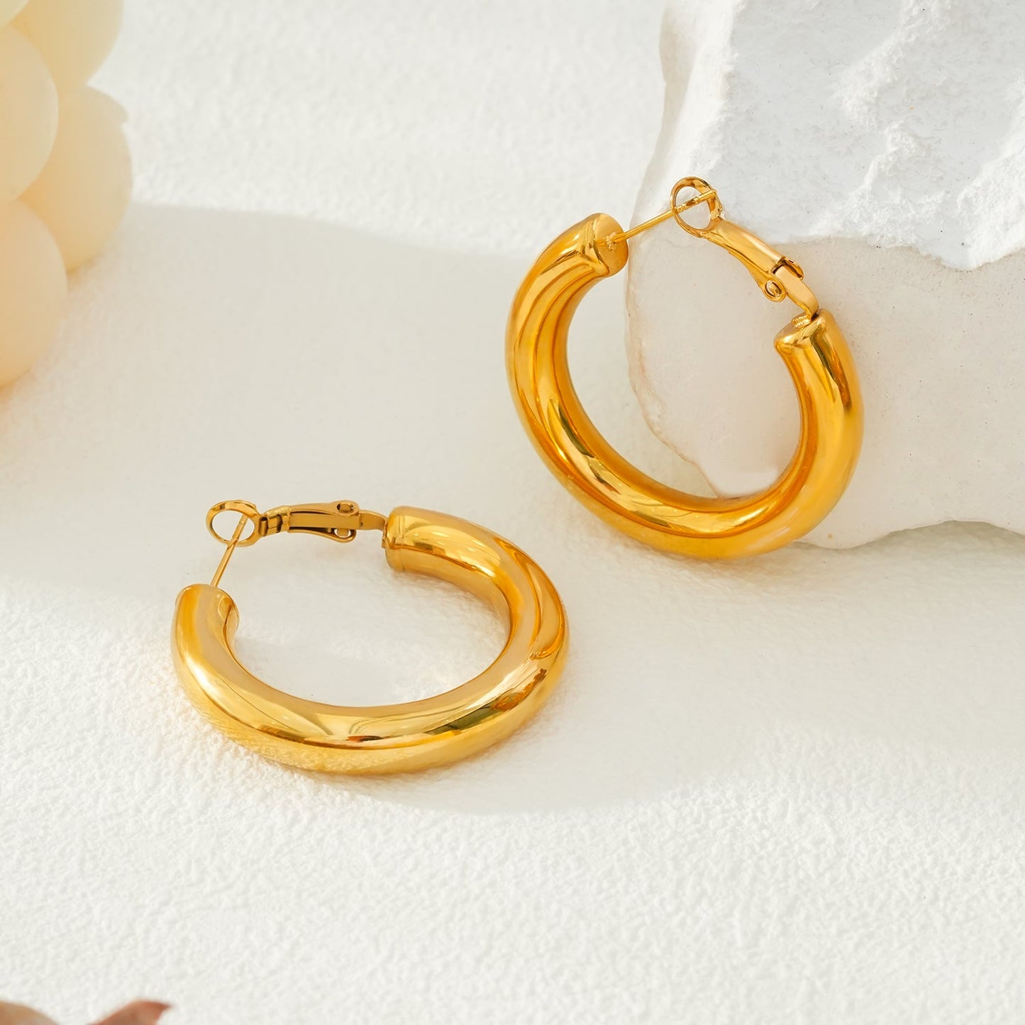 DERIVIER Gold: Semi-Wide Essential Hoop Earrings (3.5cm)