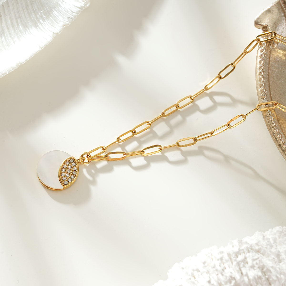 KAO Gold: Coastal Shell Charm Necklace with Oval-Cut Zirconia Inlay