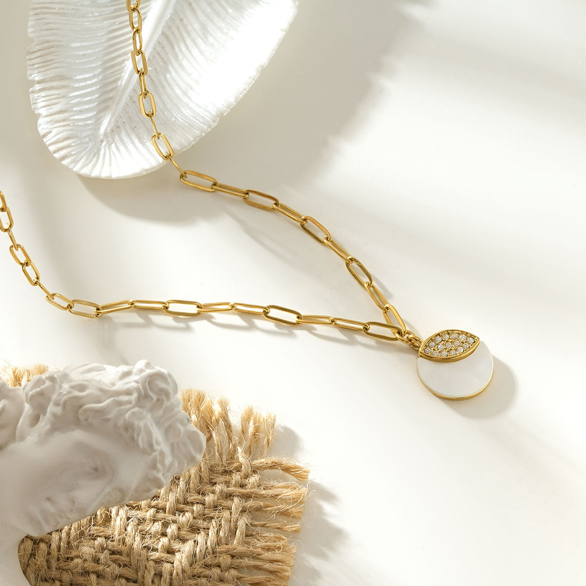 KAO Gold: Coastal Shell Charm Necklace with Oval-Cut Zirconia Inlay