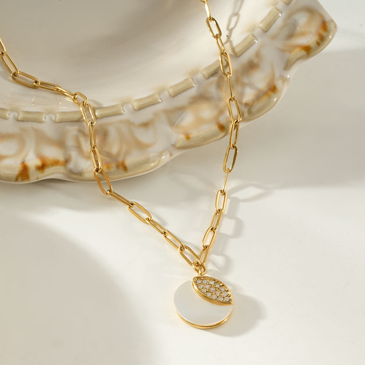 KAO Gold: Coastal Shell Charm Necklace with Oval-Cut Zirconia Inlay