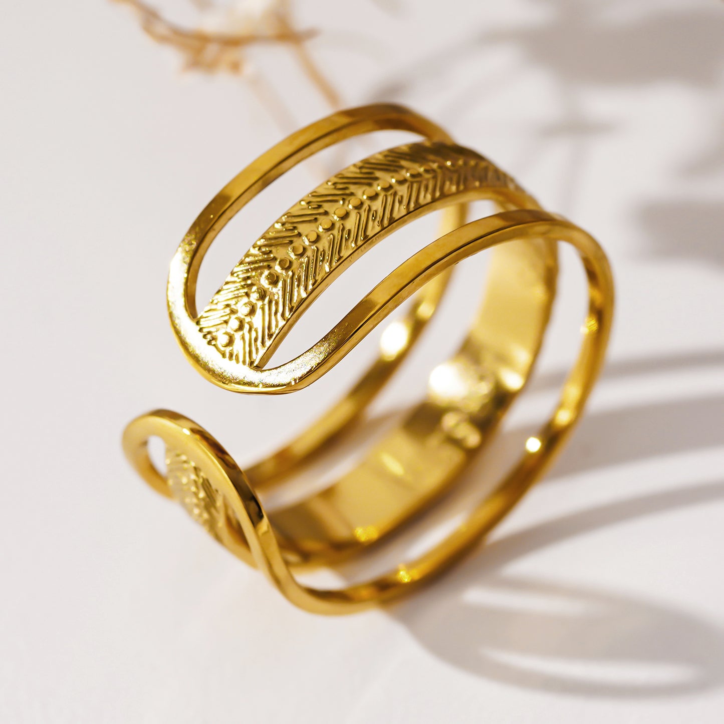 MATHEO: Triple Stacked Textured Gold Ring