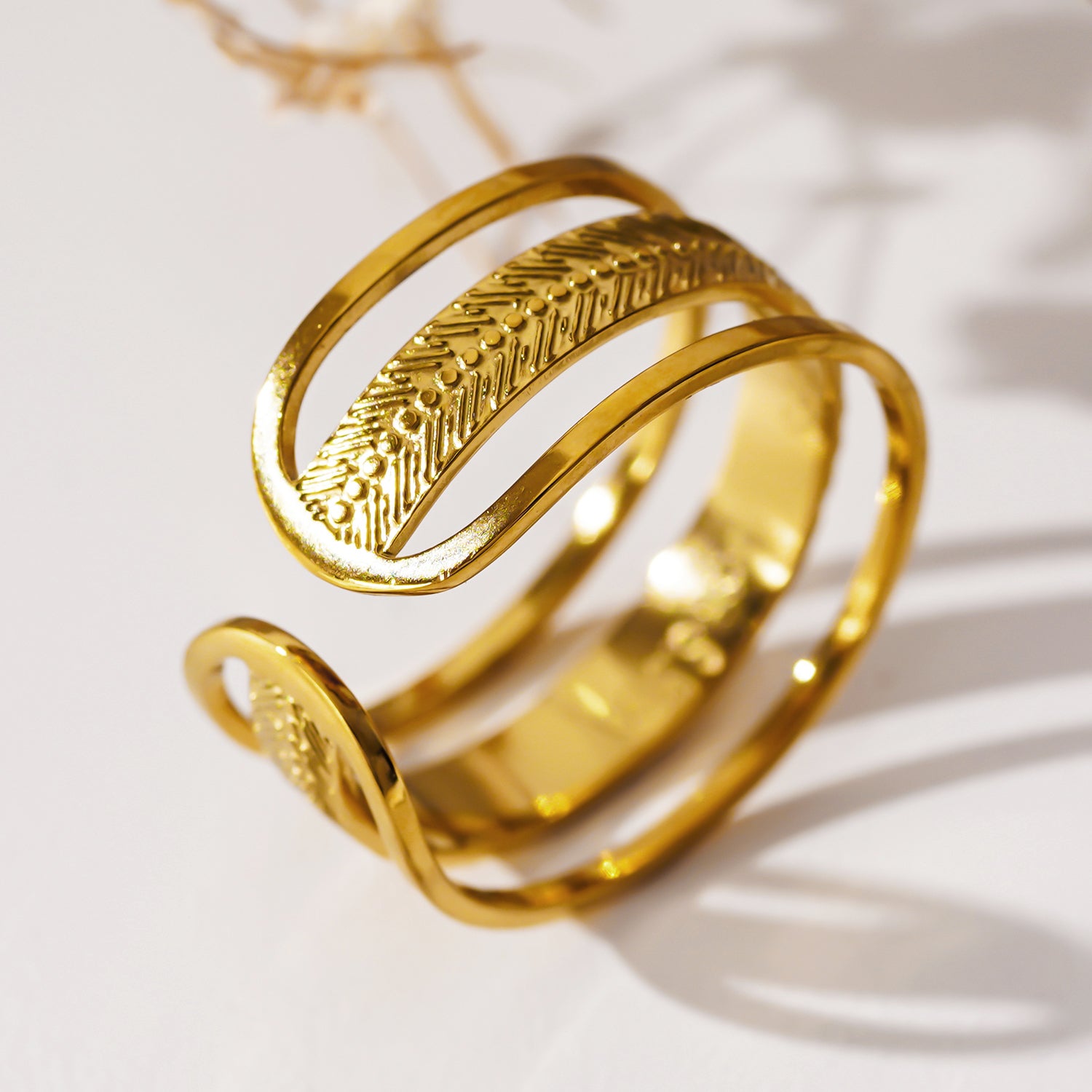 MATHEO: Triple Stacked Textured Gold Ring