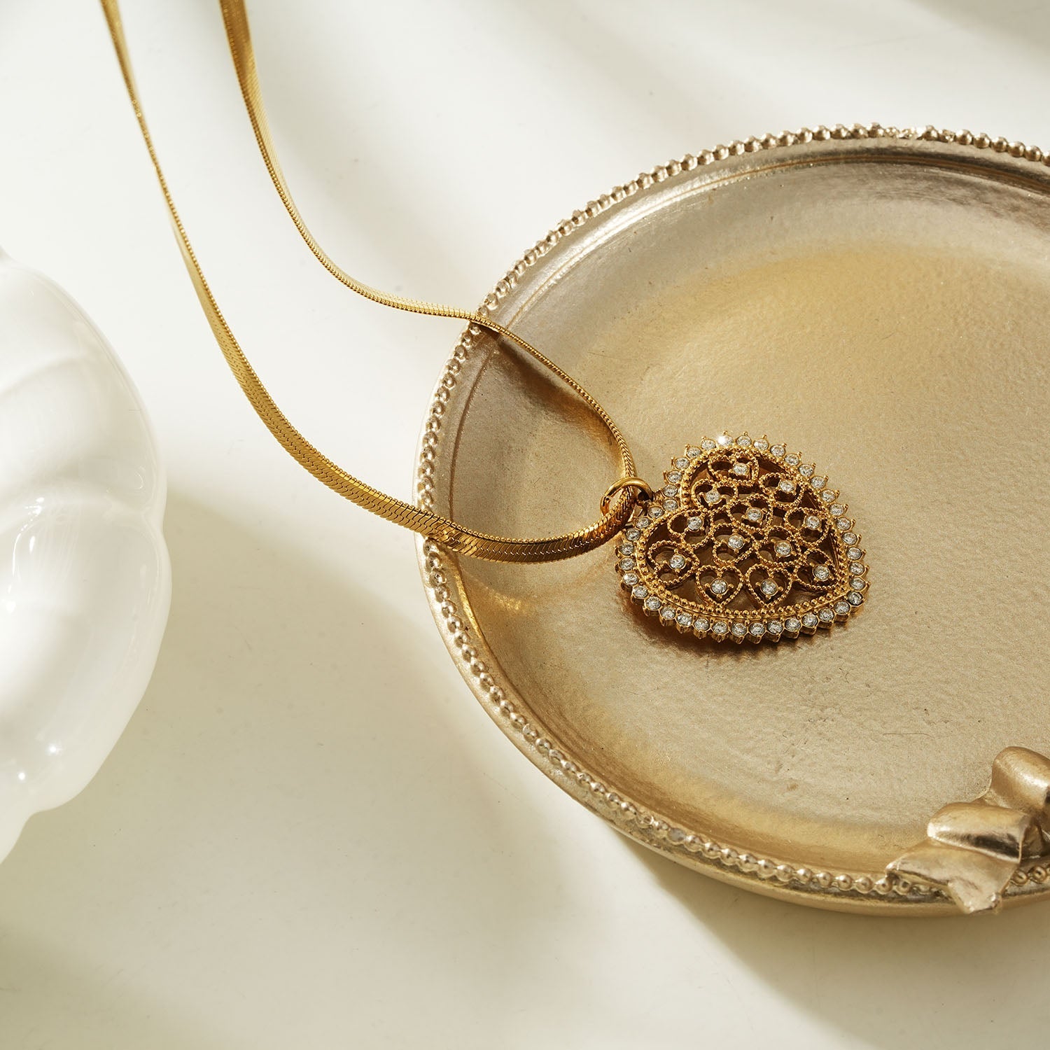 KAARI Gold: Filigree Heart Pendant Necklace with a Snake Skin Textured Chain
