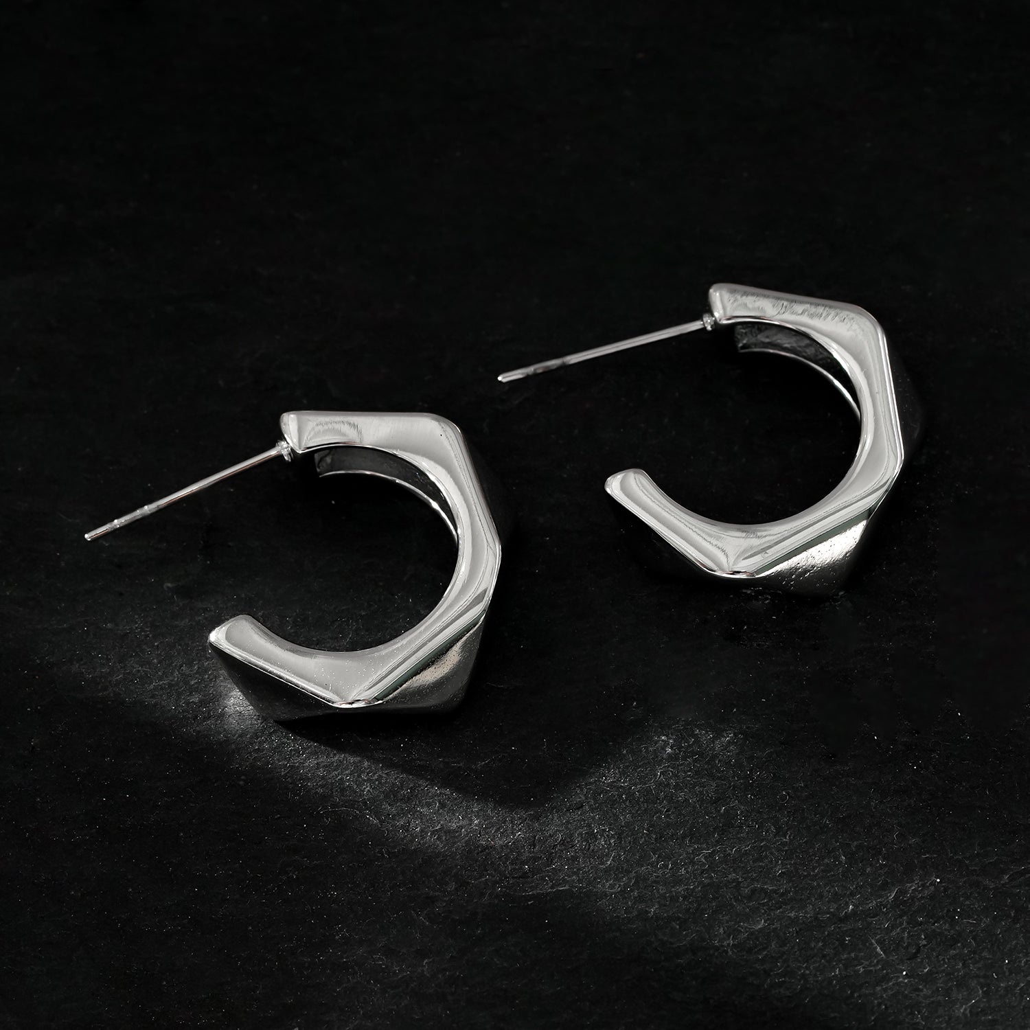 Style PERIDO Silver Toned (White Gold): Art Deco Styled Geometric Hoop Earrings