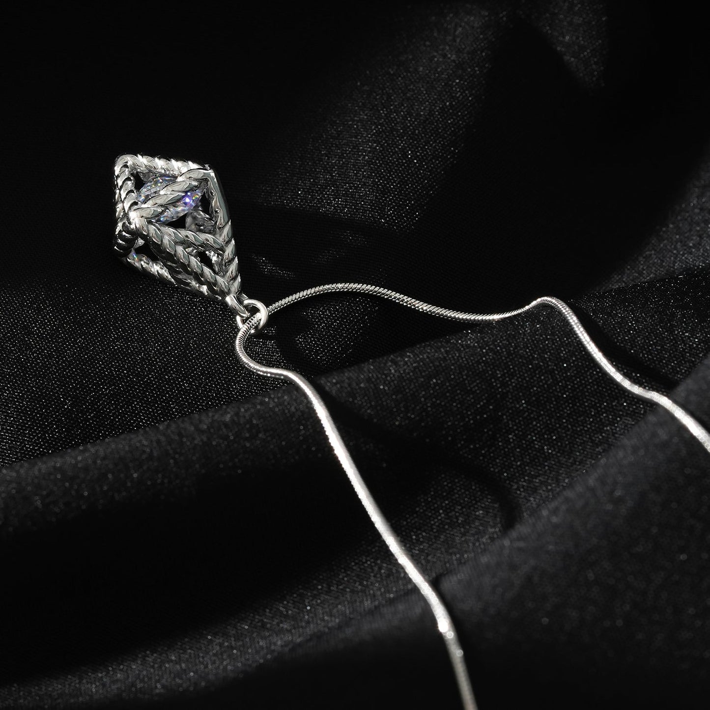 Style KARJAT: Silver (White Gold) Chain Necklace with Geometric Caged Zirconia Pendant