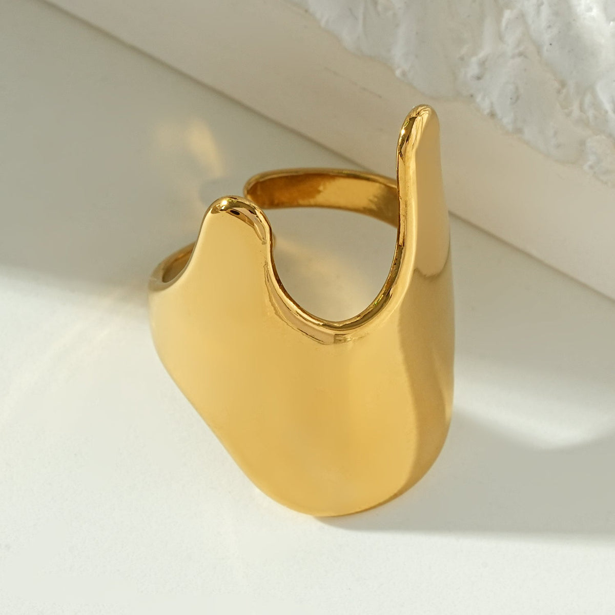 ELIXELIA Gold Statement Ring – Sculptural Elegance with a Bold, Modern Edge