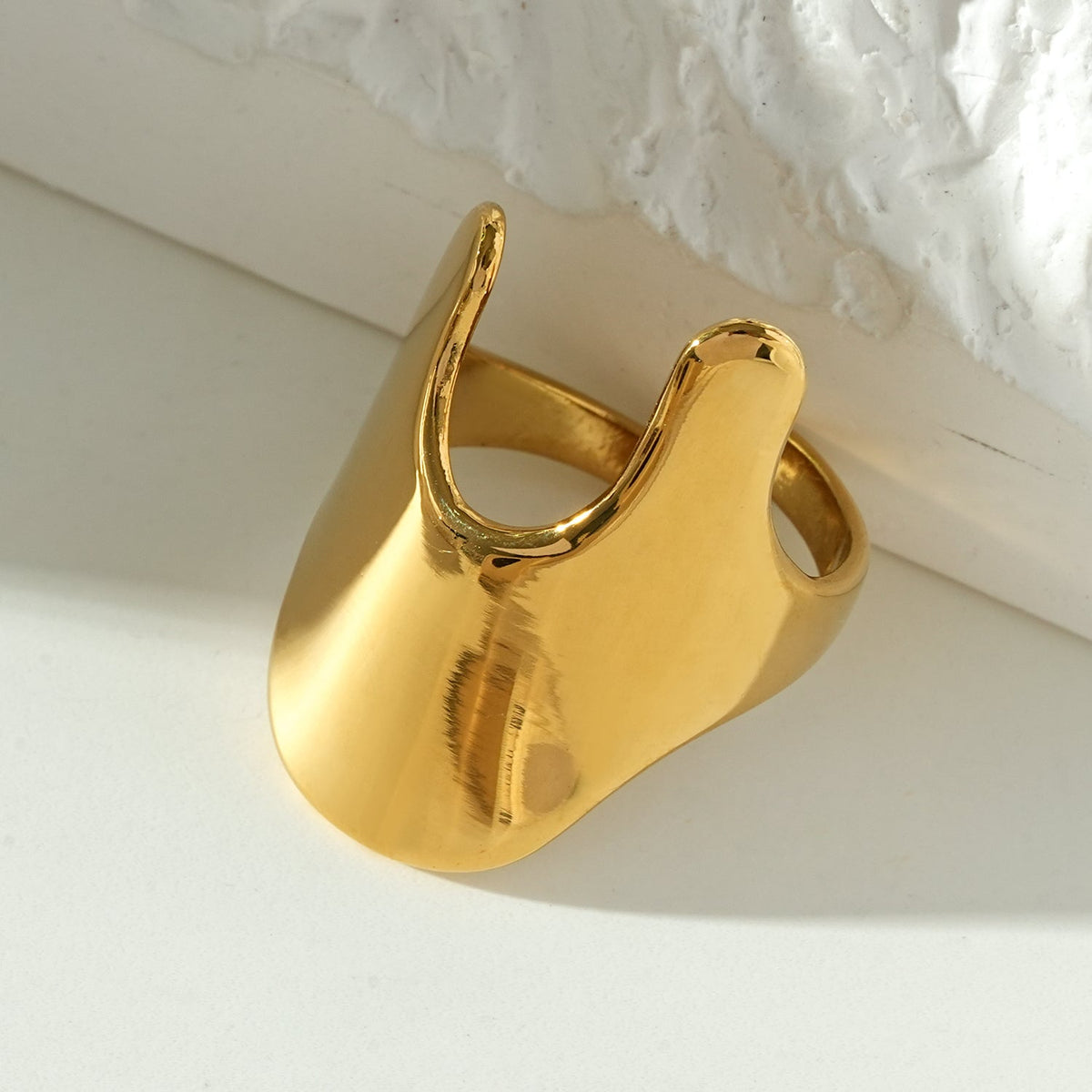 ELIXELIA Gold Statement Ring – Sculptural Elegance with a Bold, Modern Edge