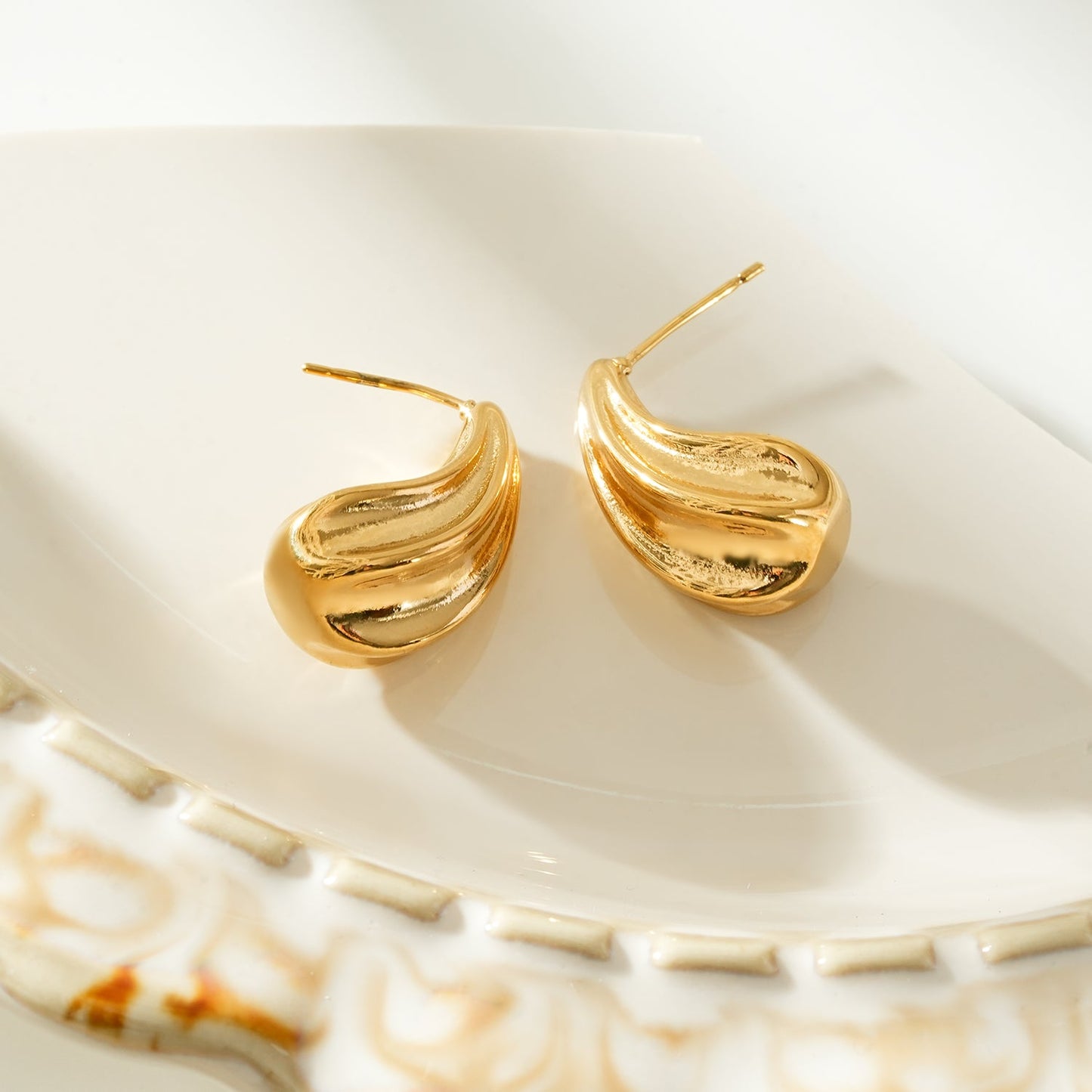 GEESI Gold: Textured Tear-Drop Shape Stud Earrings