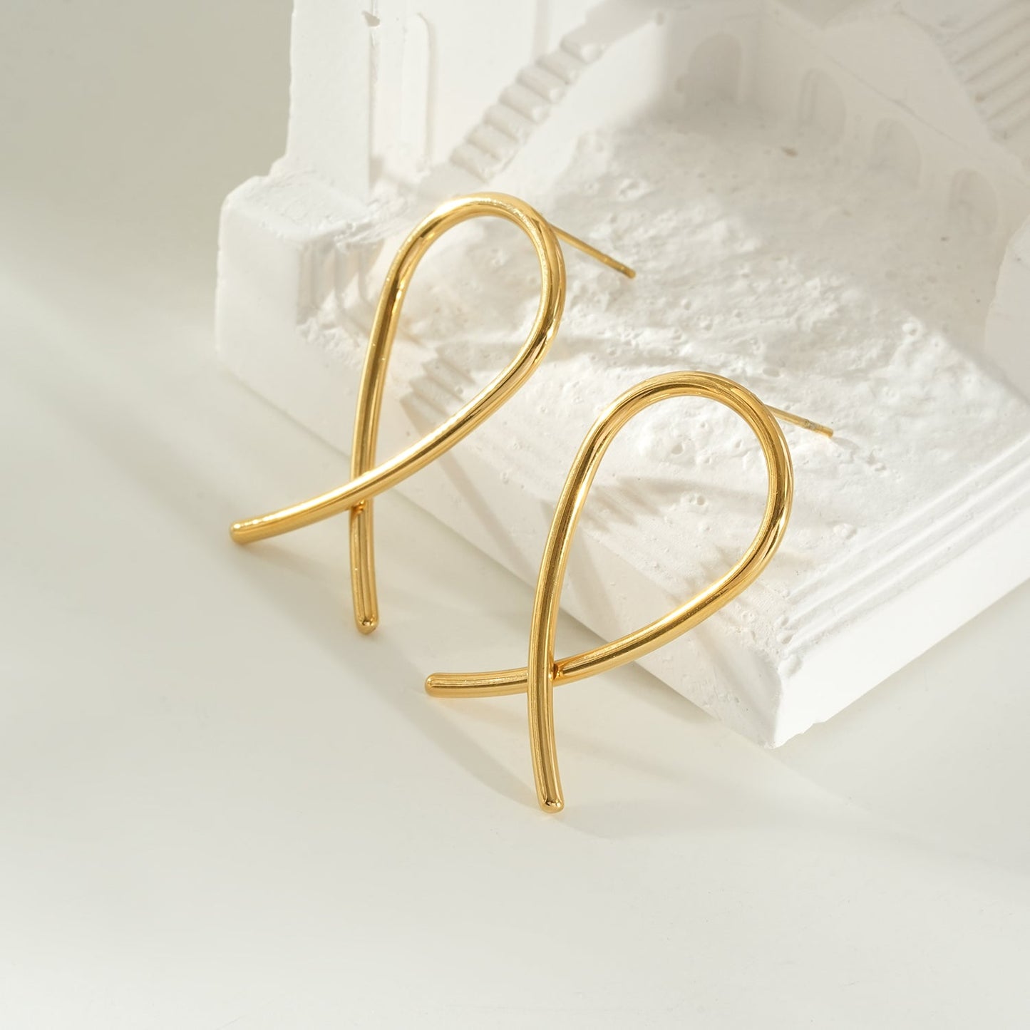MAEVE Gold: Minimalist Oval Shaped Wire Constructed Hoop Earrings