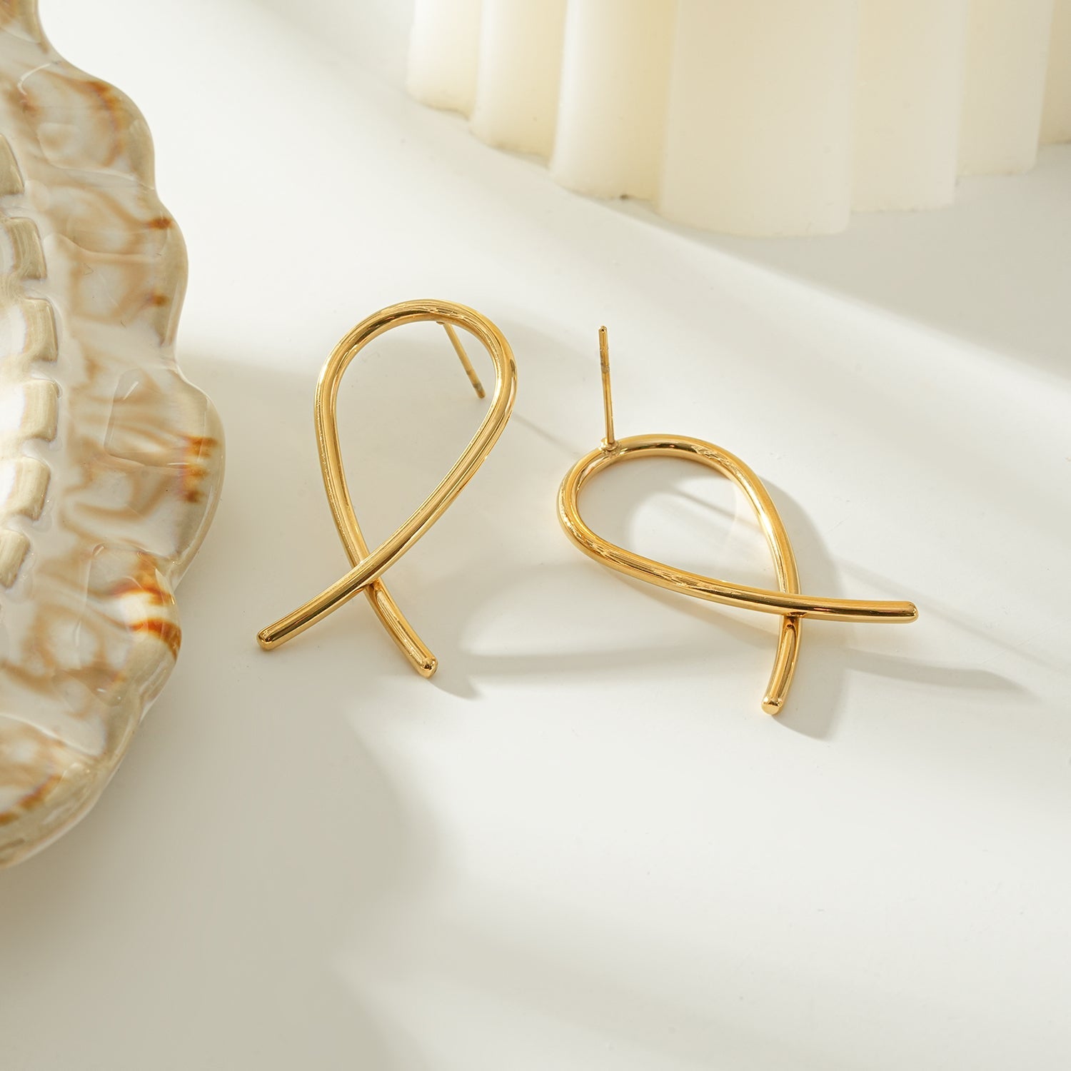MAEVE Gold: Minimalist Oval Shaped Wire Constructed Hoop Earrings