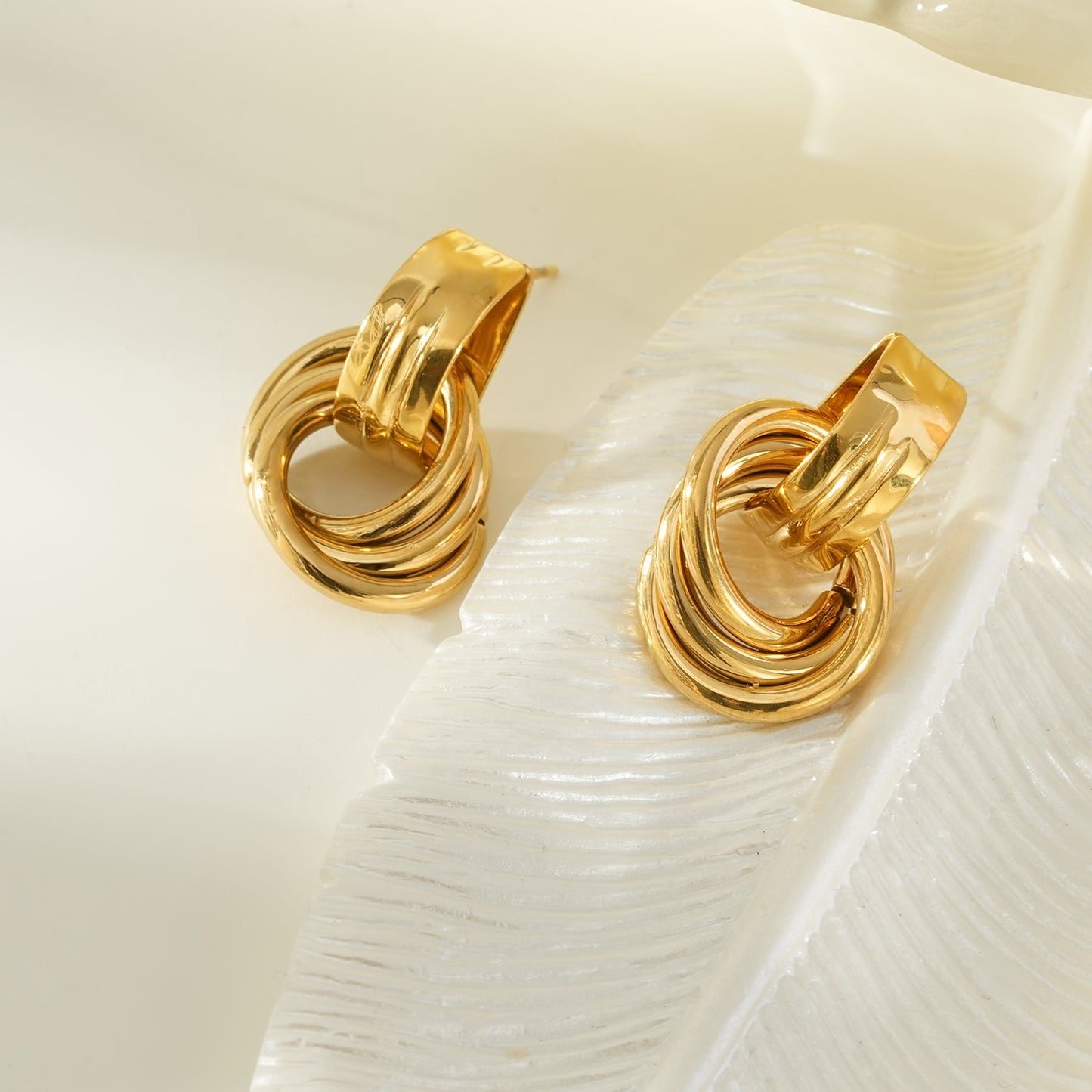 CALIGANTI Gold: Retro Style Intertwined Double Ring Earrings