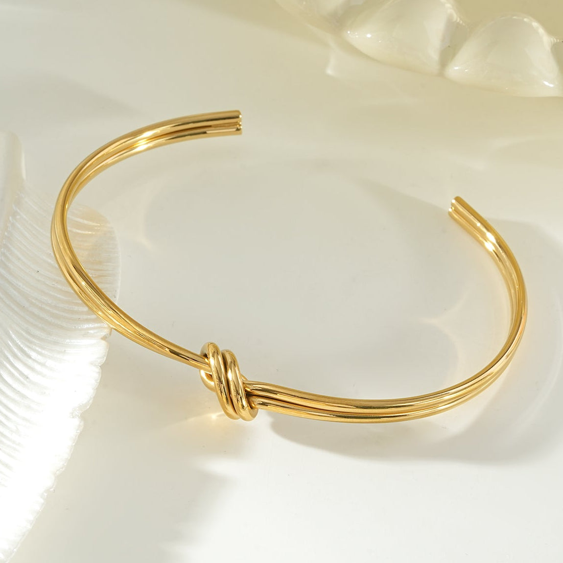 VANDA Gold: Modern Double Strand Metal Knot Bracelet