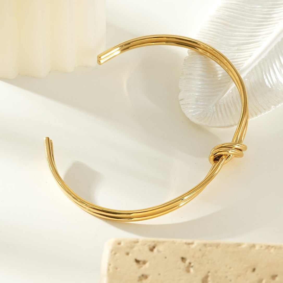 VANDA Gold: Modern Double Strand Metal Knot Bracelet