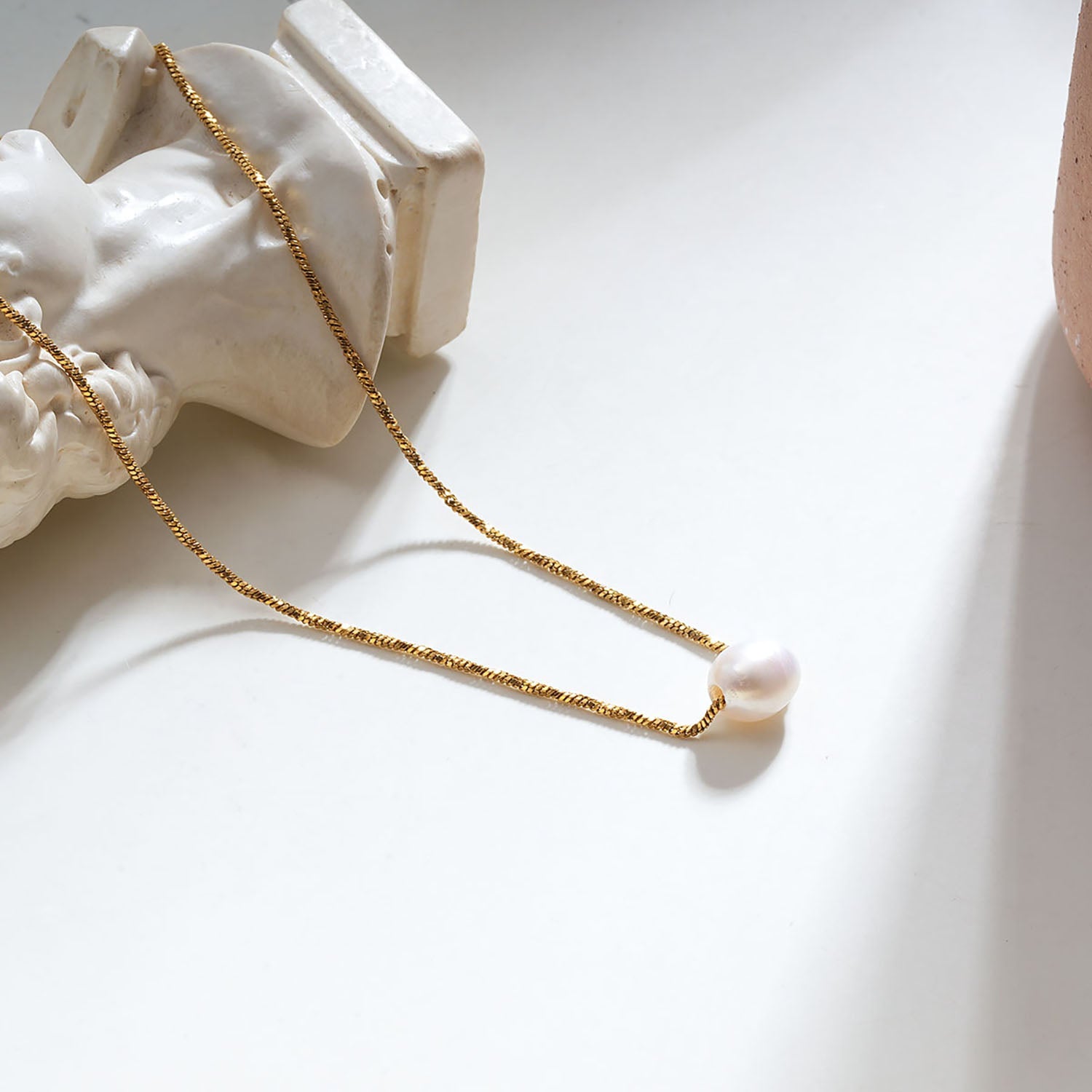 VAZSONY Gold: Effortless Grace - Dainty Textured Chain Necklace with Single Freshwater Pearl