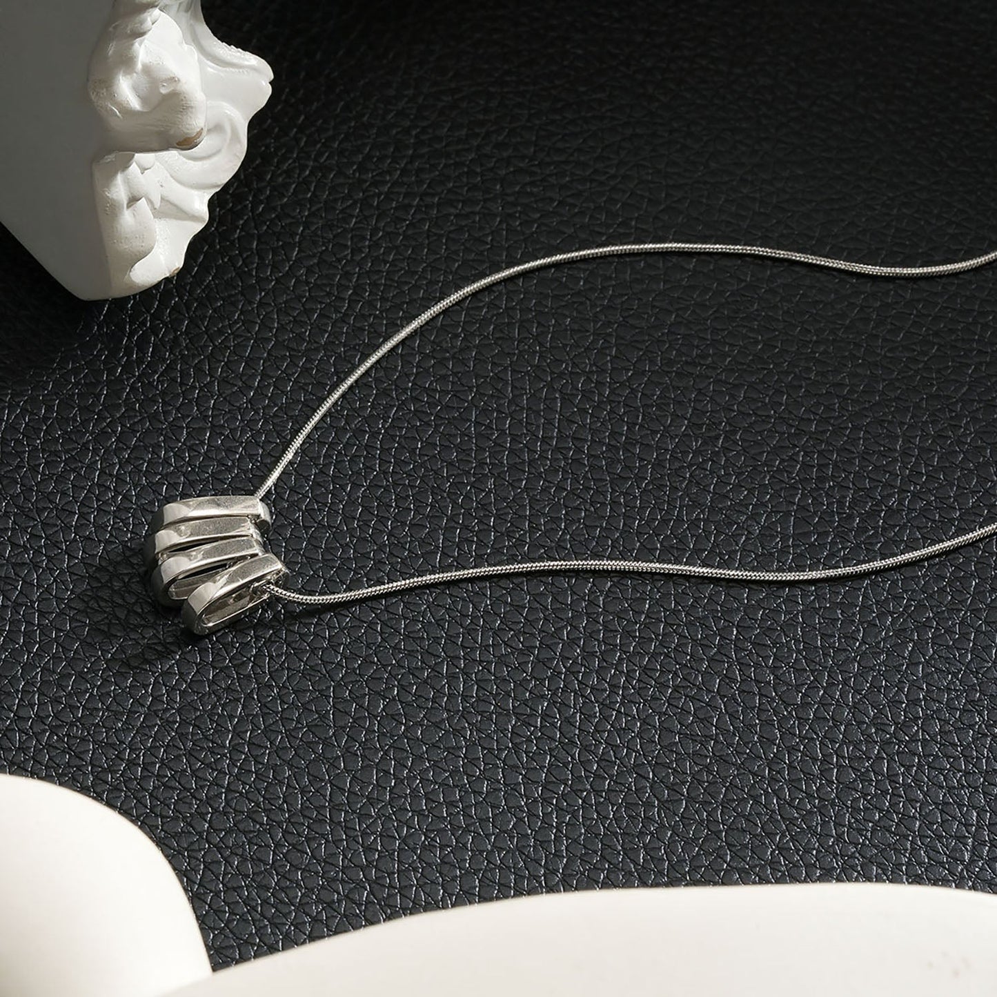 GARNA Silver (White Gold): Mini Snake-Skin Chain with Zirconia-Adorned Oval Shaped Charms