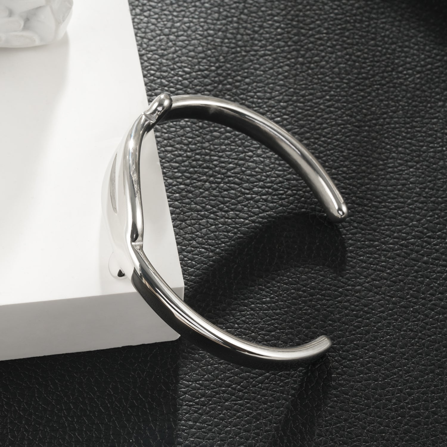 TANGHEUL Silver (White Gold): Sculptural Cuff Bracelet