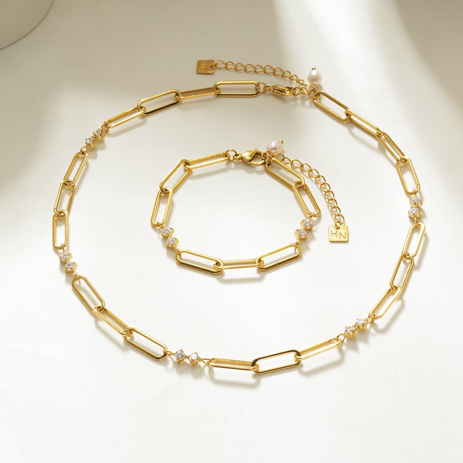 ELOPPINA Gold: Paper Clip Chain with Zirconia Accents & Freshwater Pearl