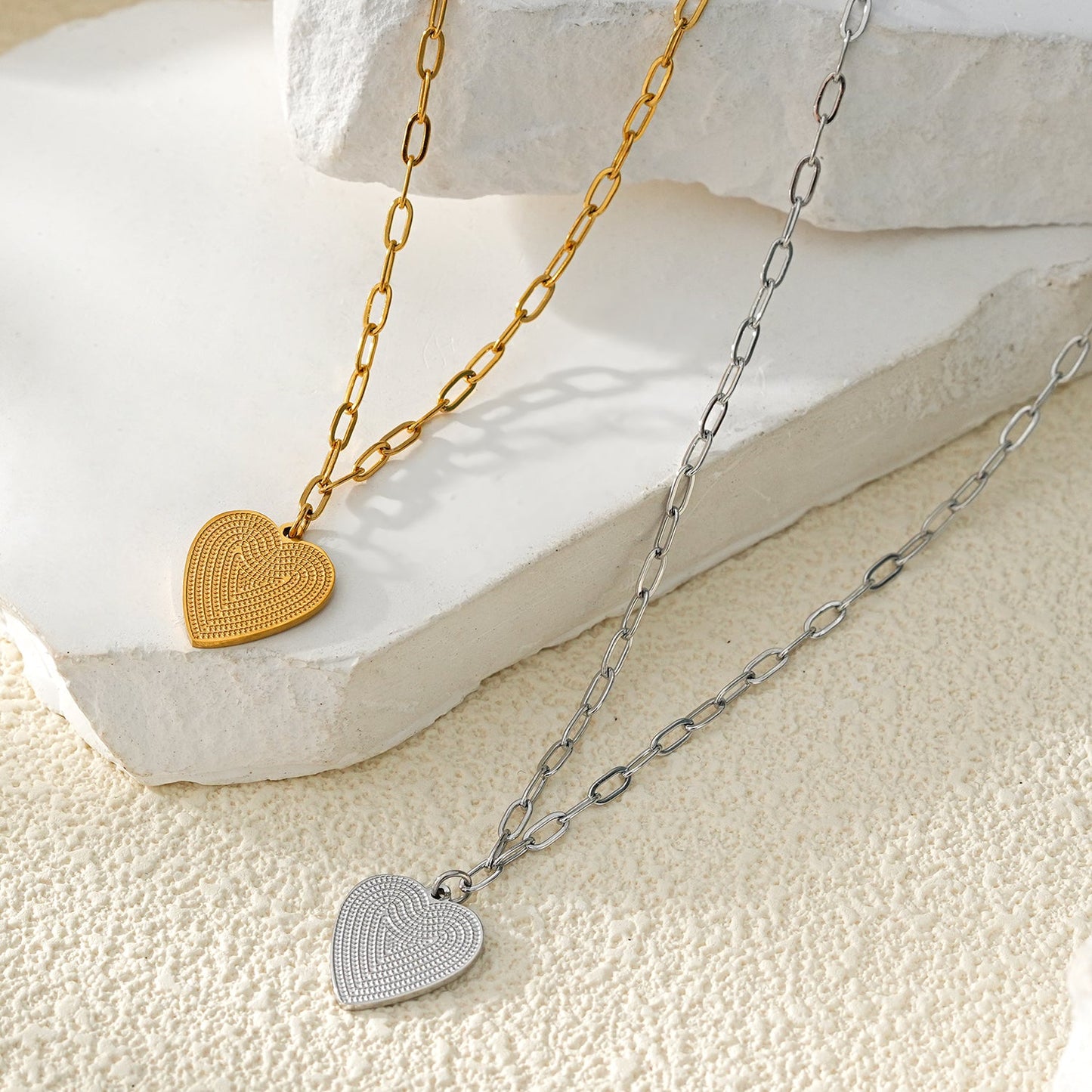 Style ALARA: Mini Paper Clip Chain Anchoring a Patterned Heart Charm in Silver