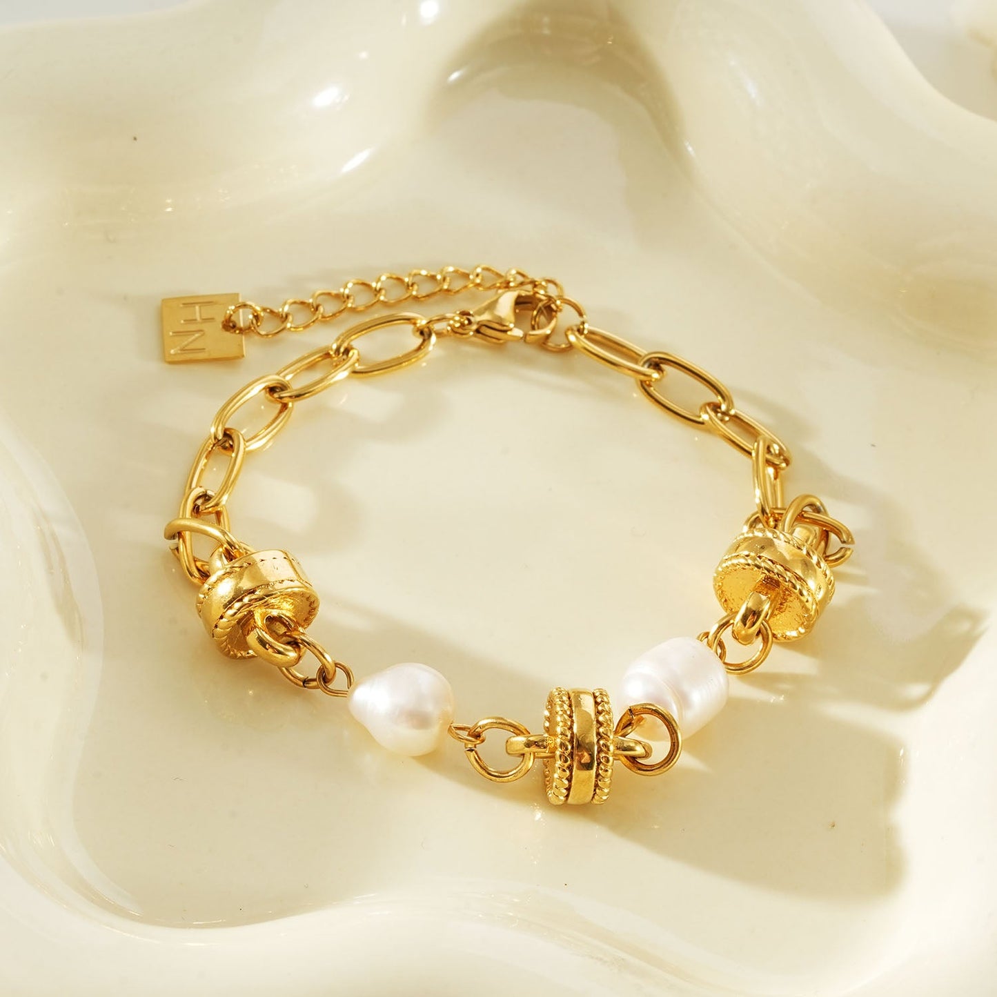 ARGENTA Gold: Regal Harmony Chain Bracelet with Gold Beads and Freshwater Pearls