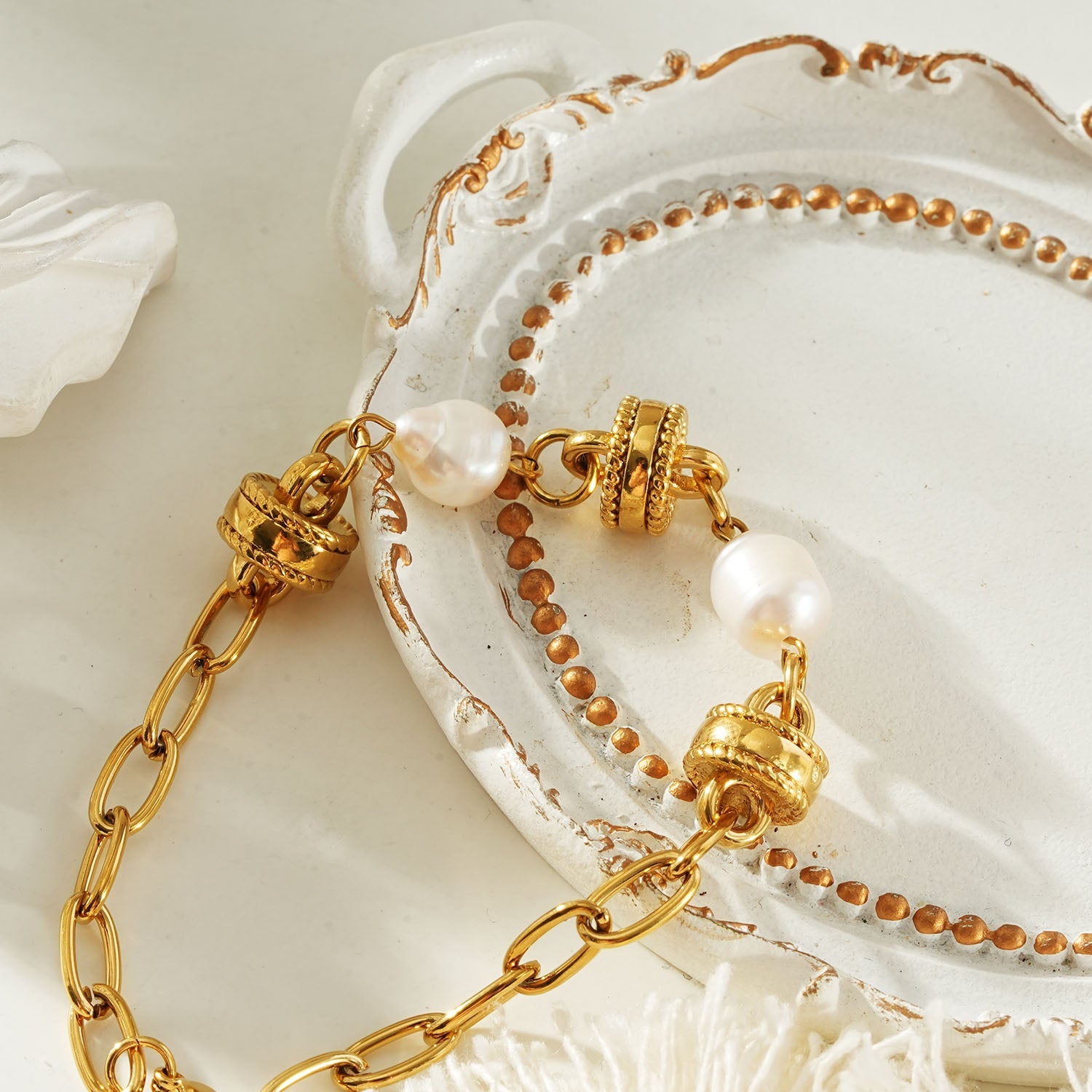 ARGENTA Gold: Regal Harmony Chain Bracelet with Gold Beads and Freshwater Pearls