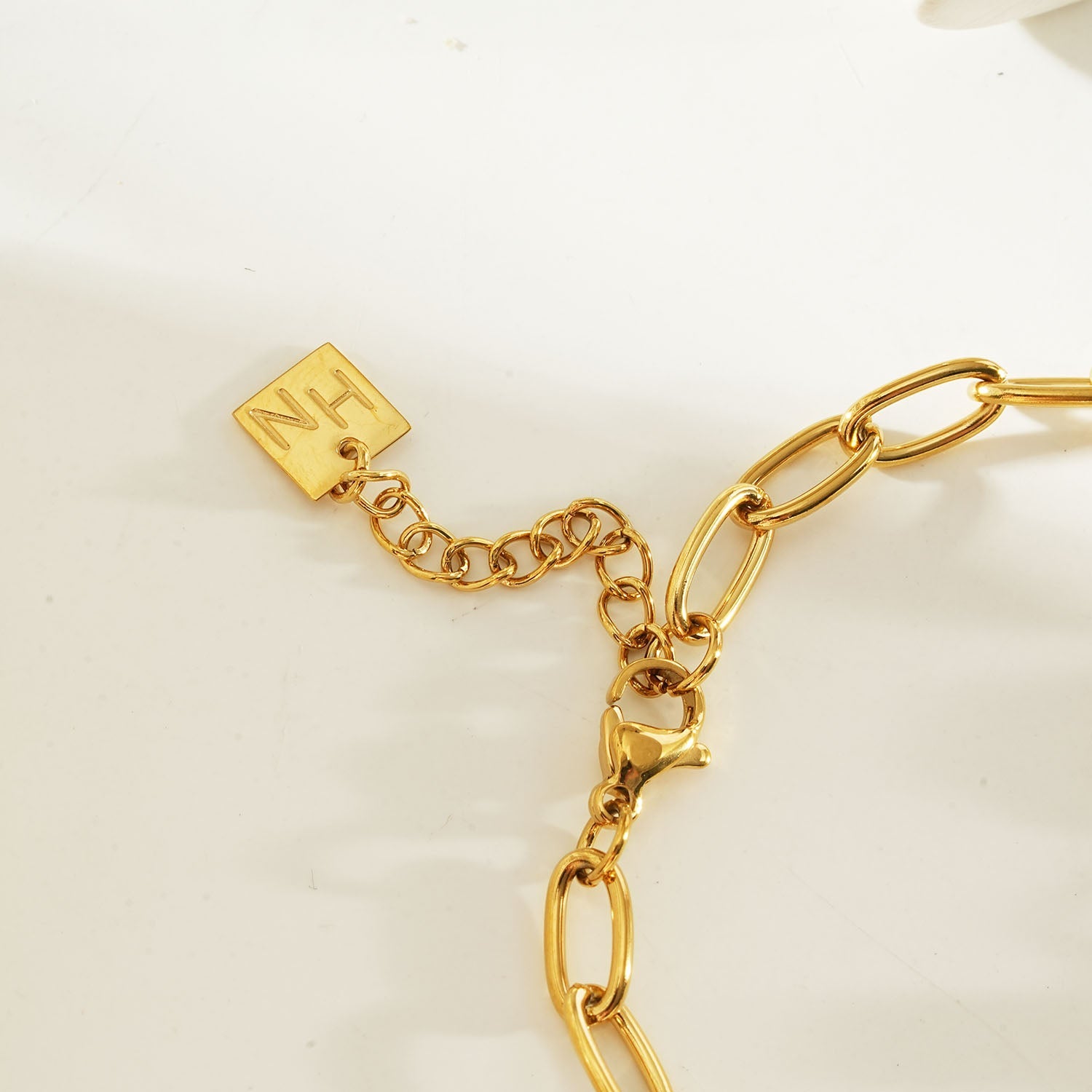 ARGENTA Gold: Regal Harmony Chain Bracelet with Gold Beads and Freshwater Pearls