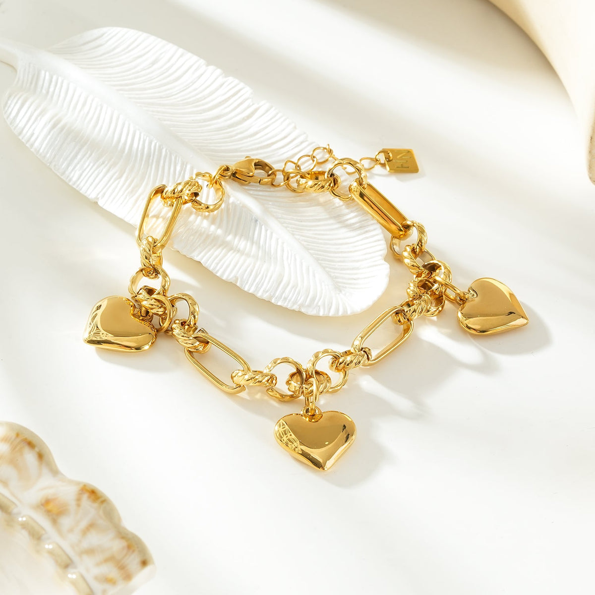 MARITANNA Gold: Heart Charm Bracelet with Textured and Paperclip Links