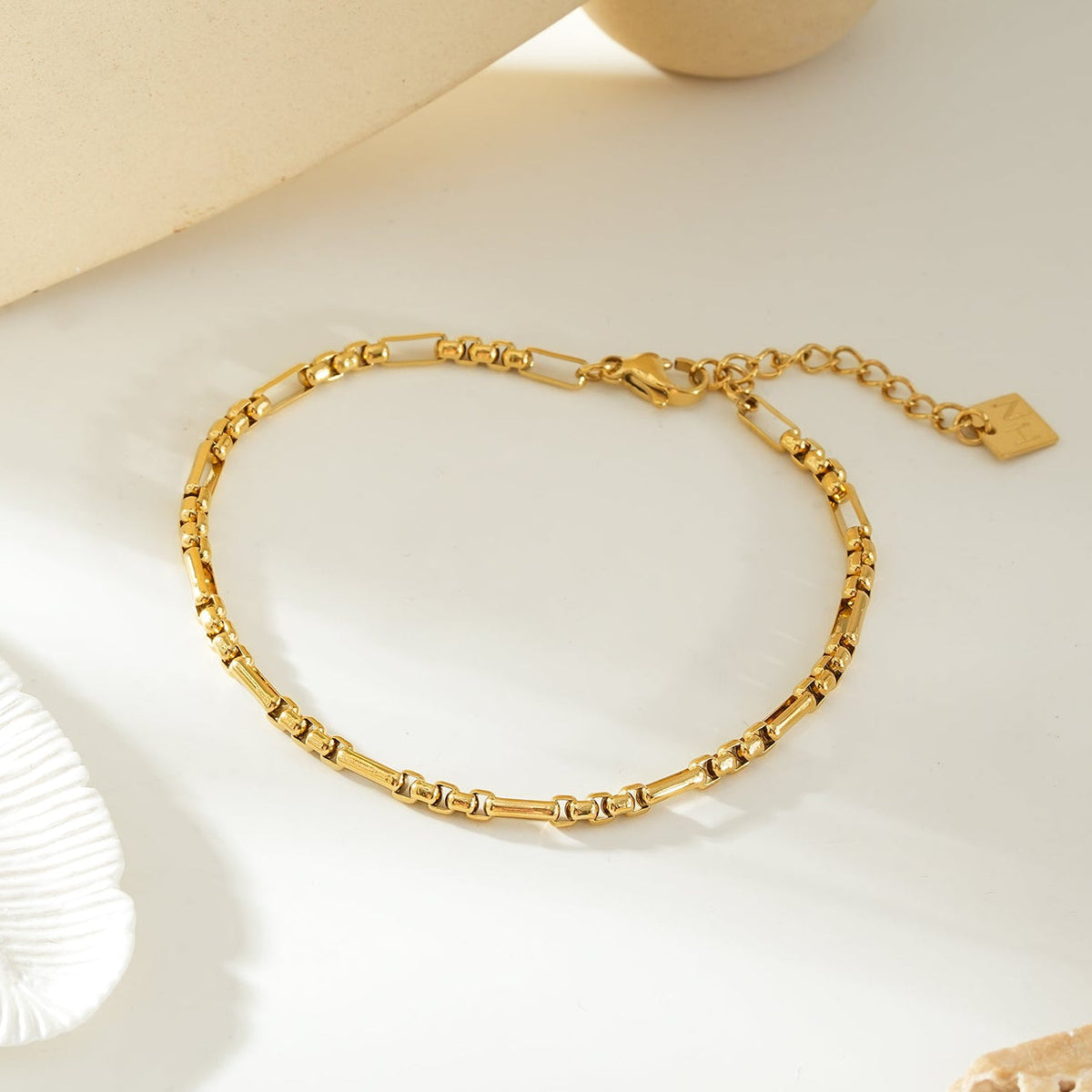 RIKIA Gold: Dainty Mixed-Link Chain Bracelet