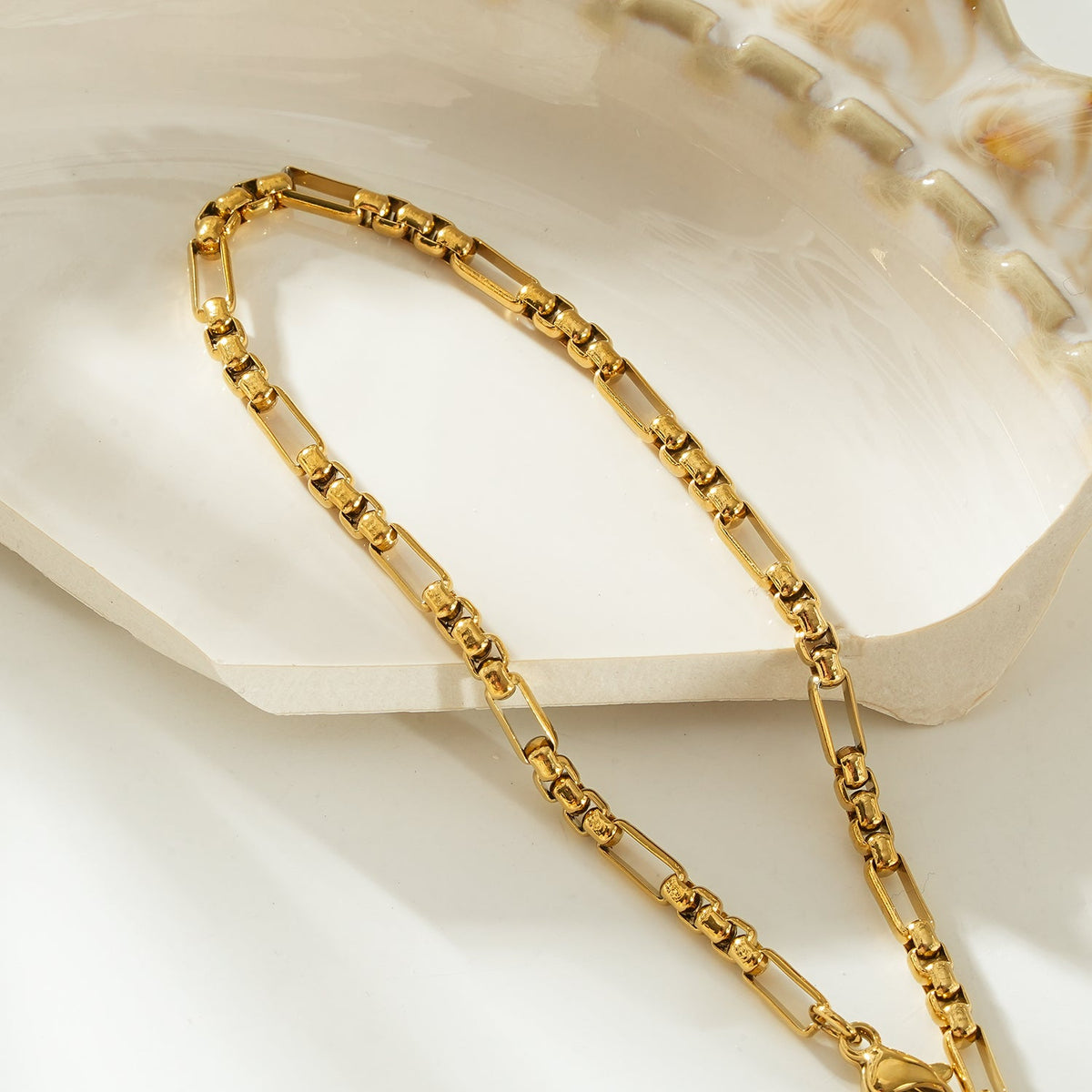 RIKIA Gold: Dainty Mixed-Link Chain Bracelet