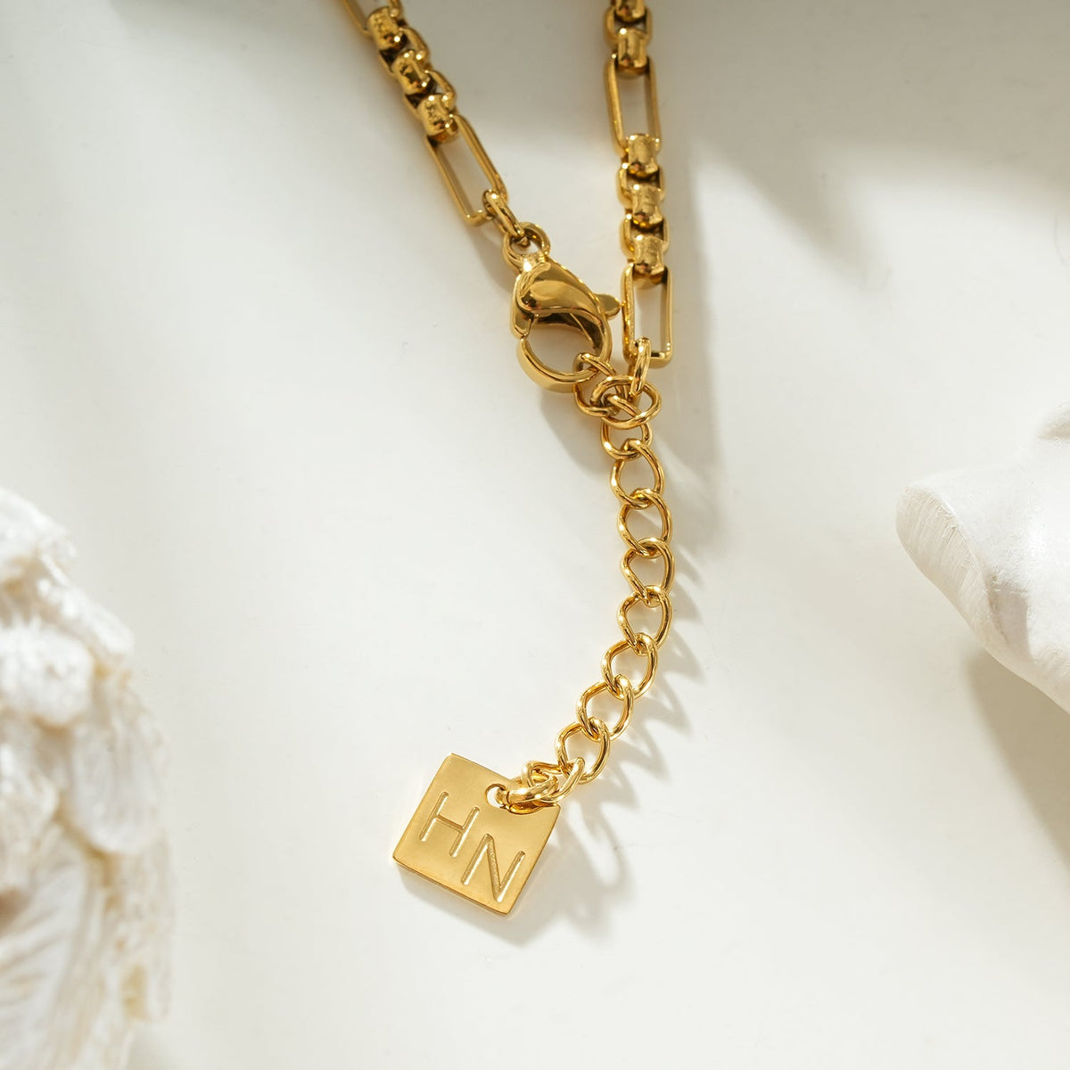 RIKIA Gold: Dainty Mixed-Link Chain Bracelet