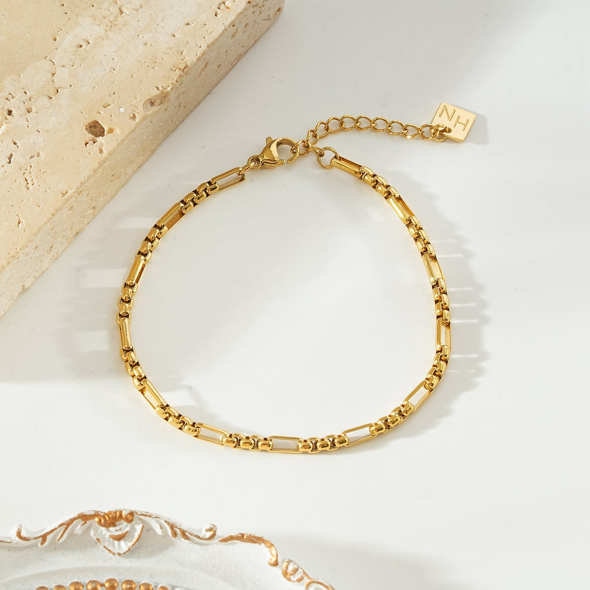 RIKIA Gold: Dainty Mixed-Link Chain Bracelet