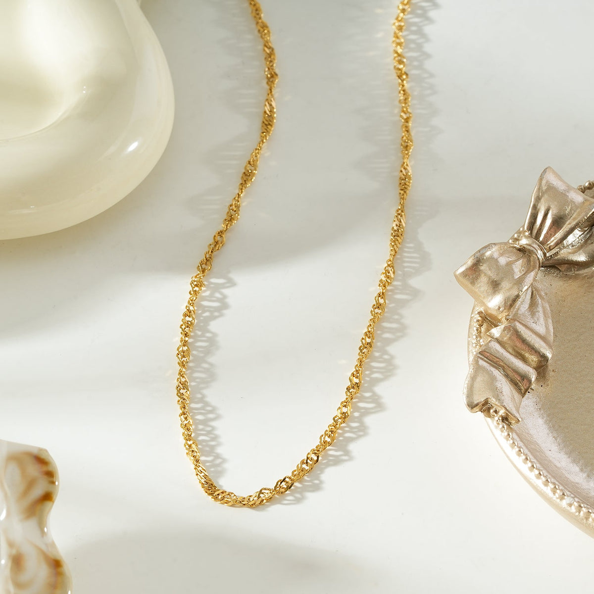 SANORA Gold: Twisted Link Chain Necklace