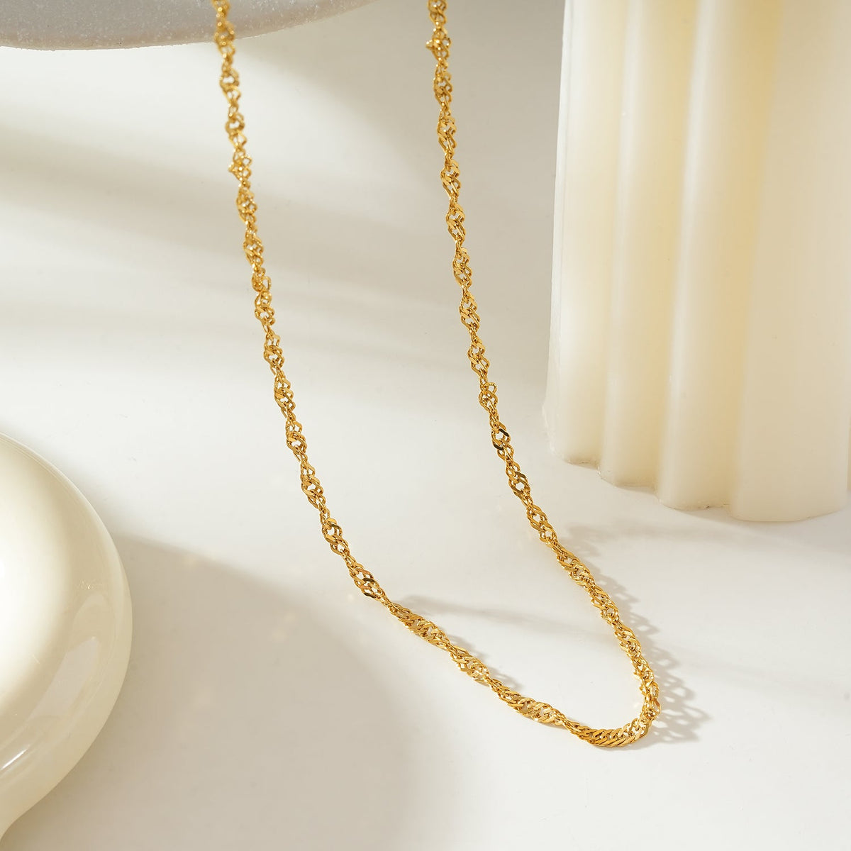 SANORA Gold: Twisted Link Chain Necklace