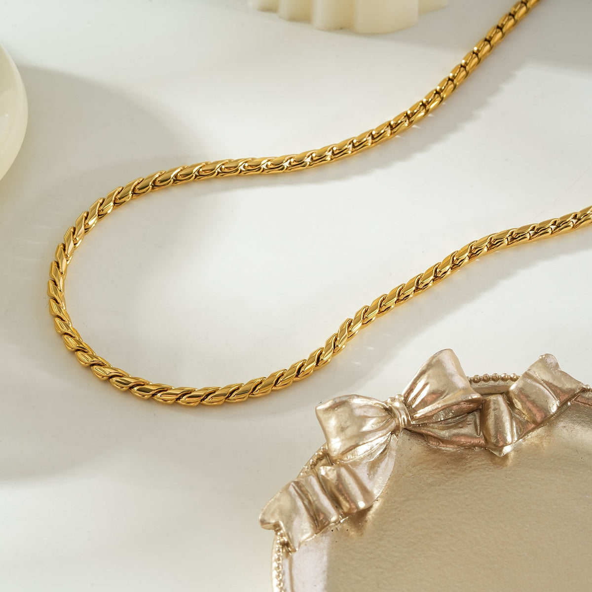 LONA Gold: Woven Link Chain Necklace