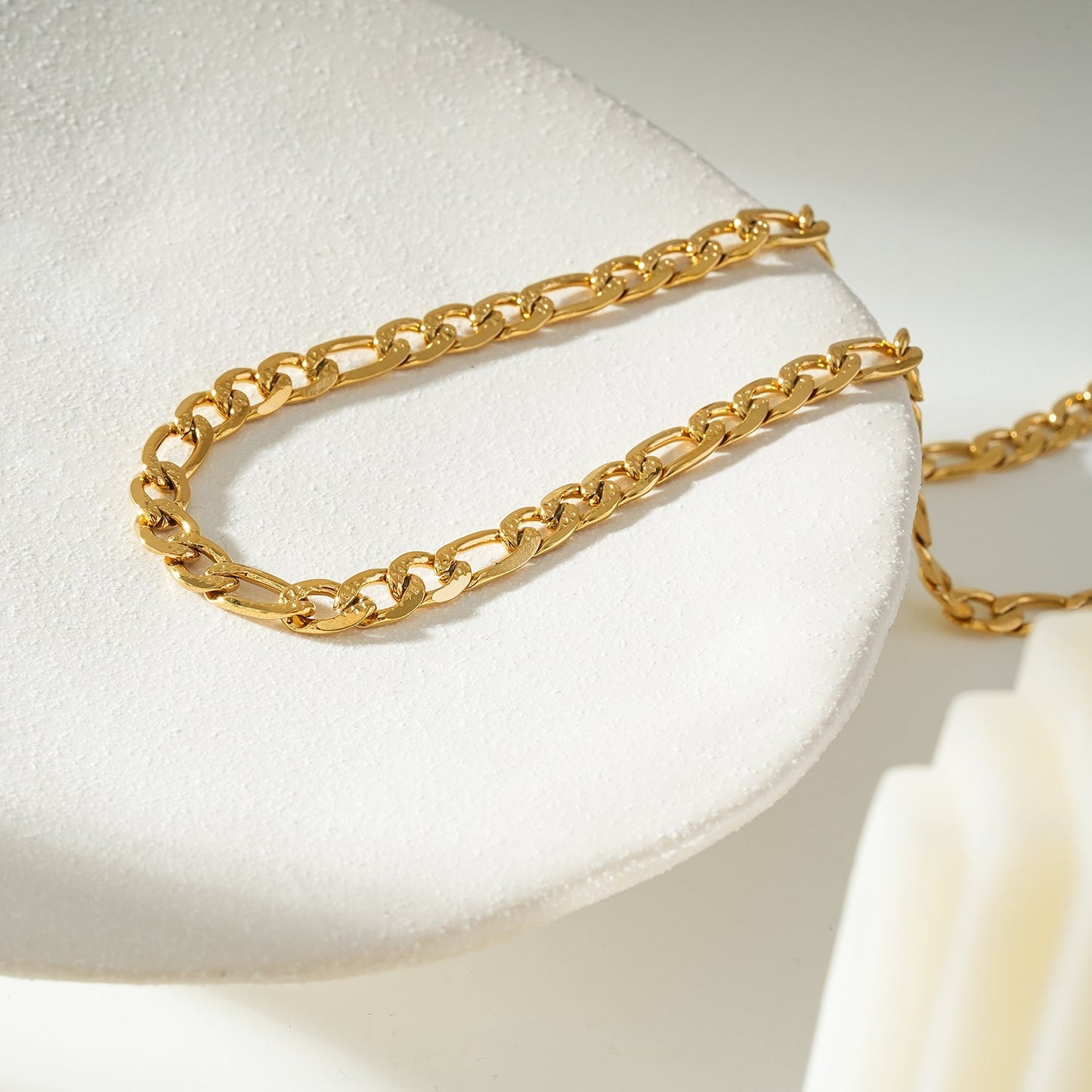 PUA Gold: Textured Figaro Chain Necklace