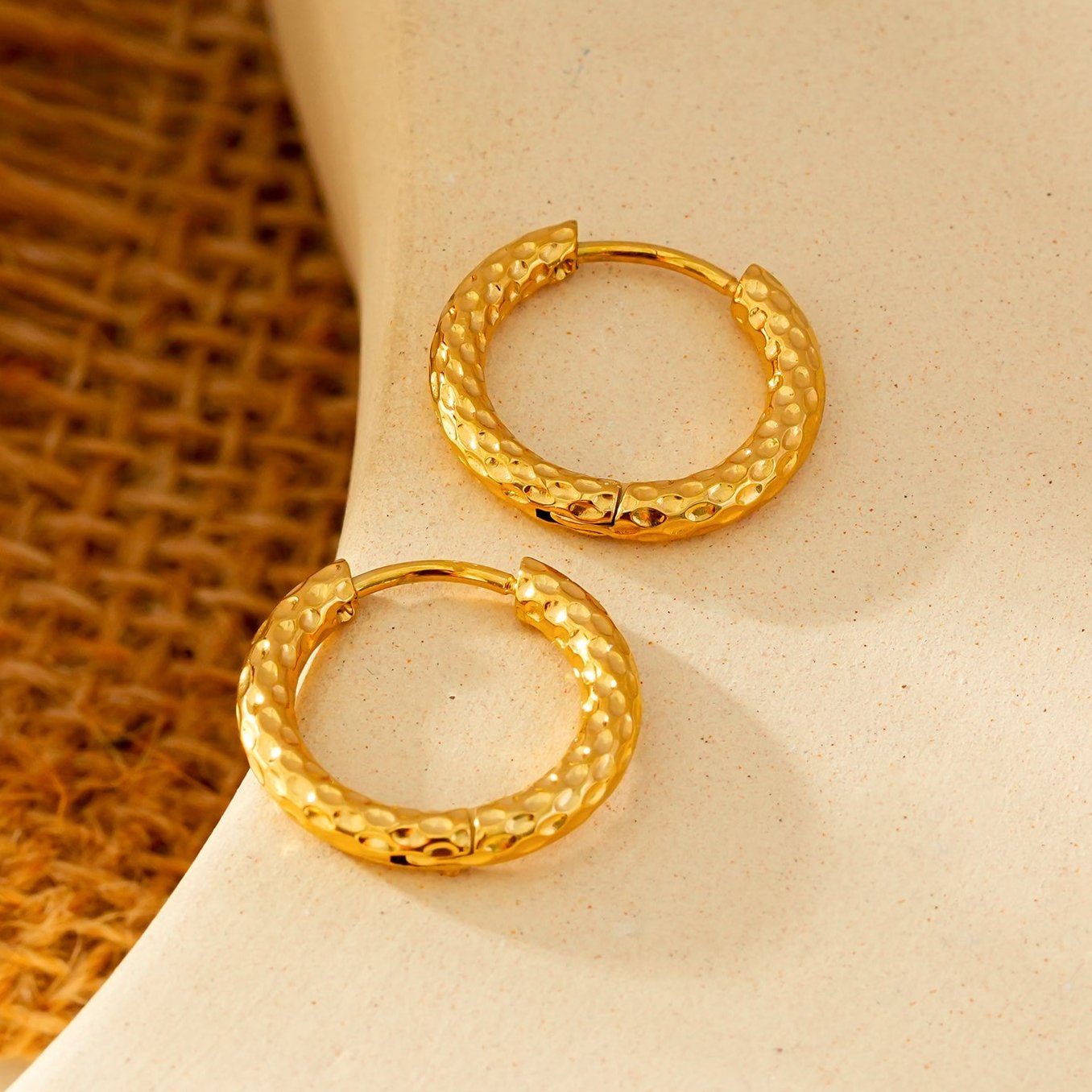 EDGWARE: Decorative Hammered Hoop Earrings in Gold