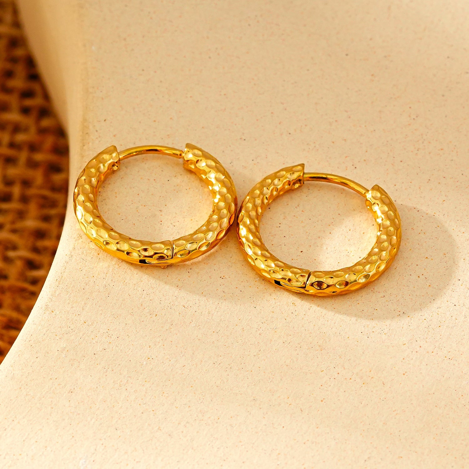 EDGWARE: Decorative Hammered Hoop Earrings in Gold