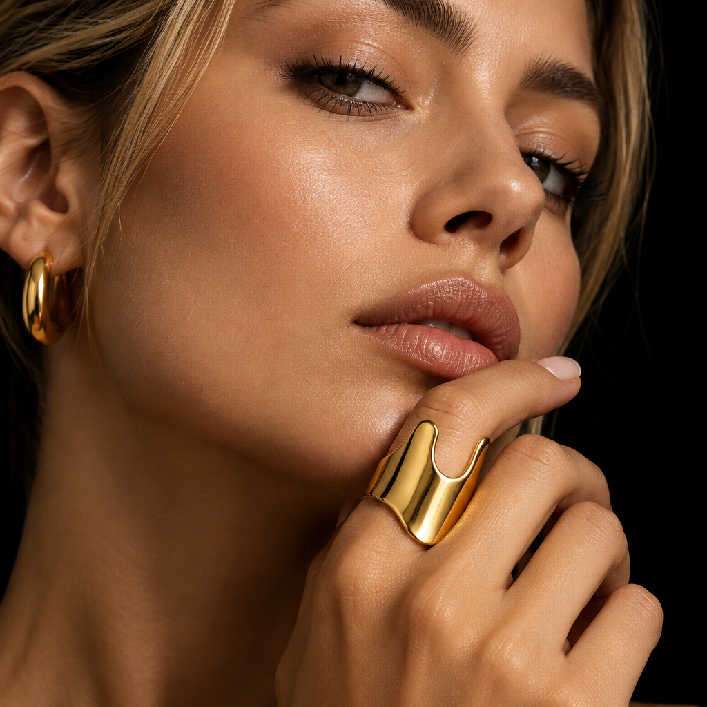ELIXELIA Gold Statement Ring – Sculptural Elegance with a Bold, Modern Edge