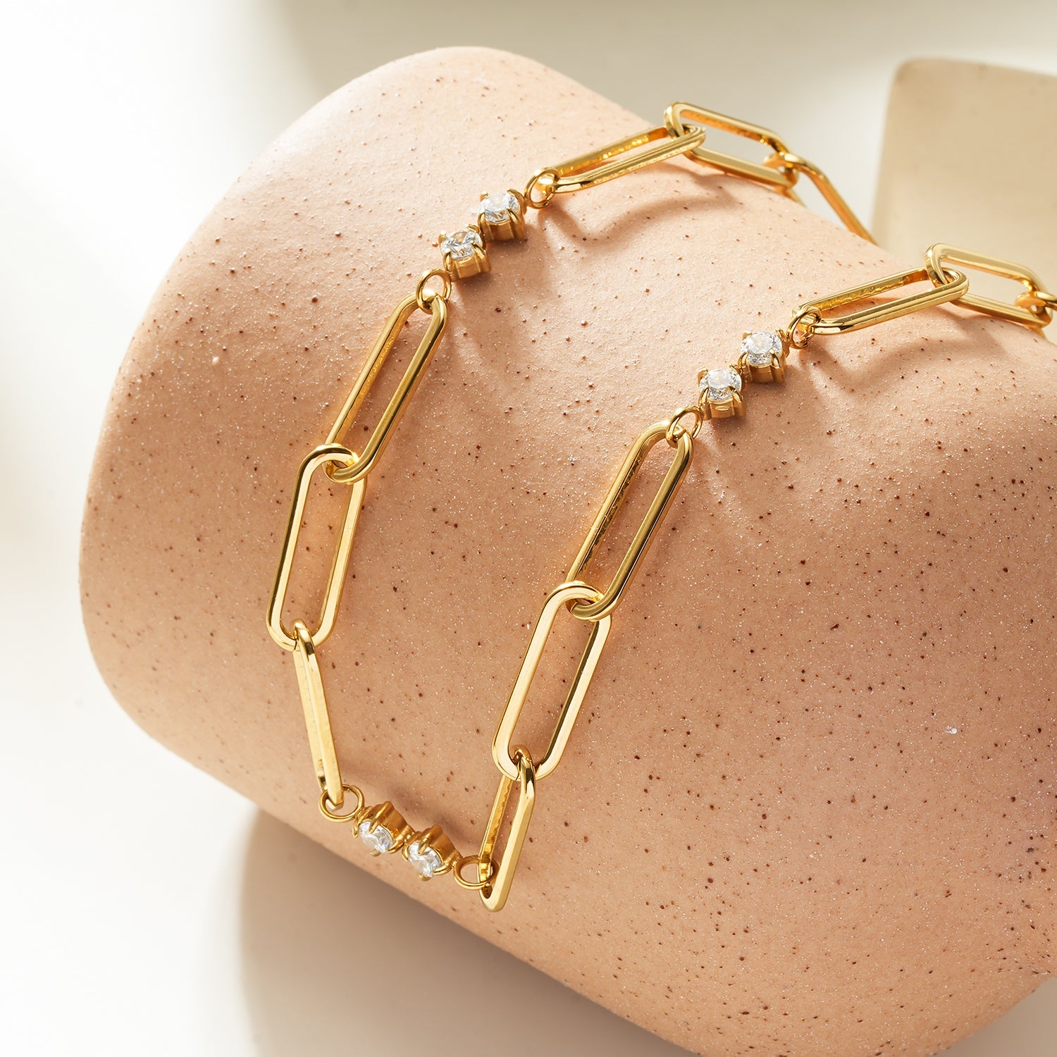 ELOPPINA Gold: Paper Clip Chain with Zirconia Accents & Freshwater Pearl