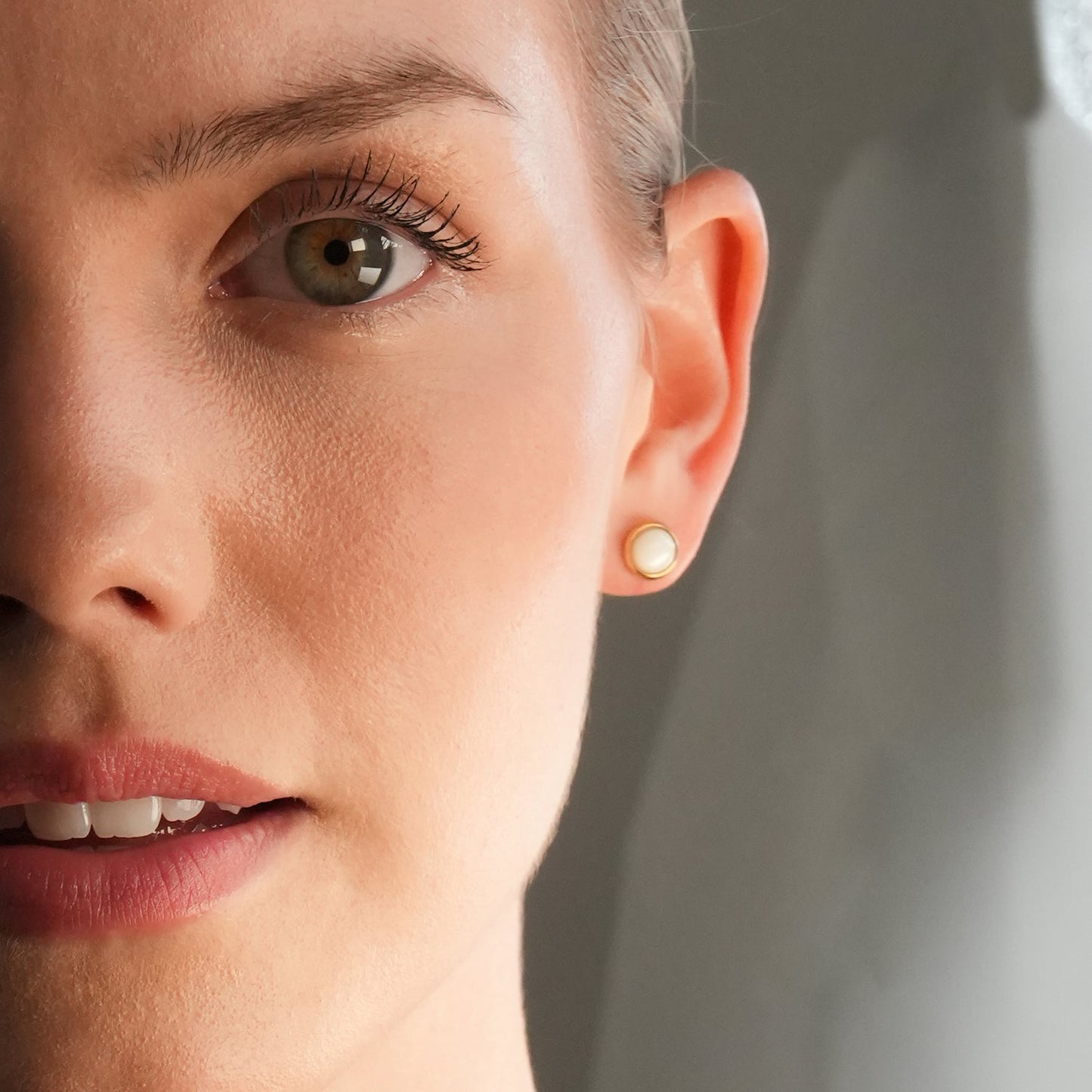 ENFIELD: Gold Rimmed Natural Shell Round Stud Earrings