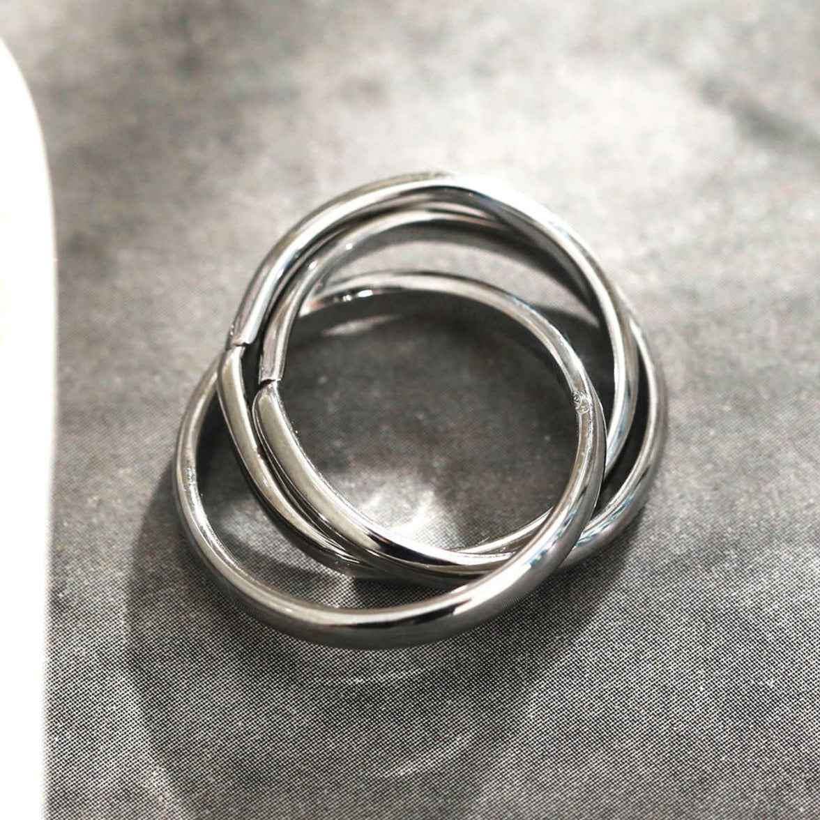 Style ESTELLA 21120: Triple Banded Interconnected Stack Ring in Silver.