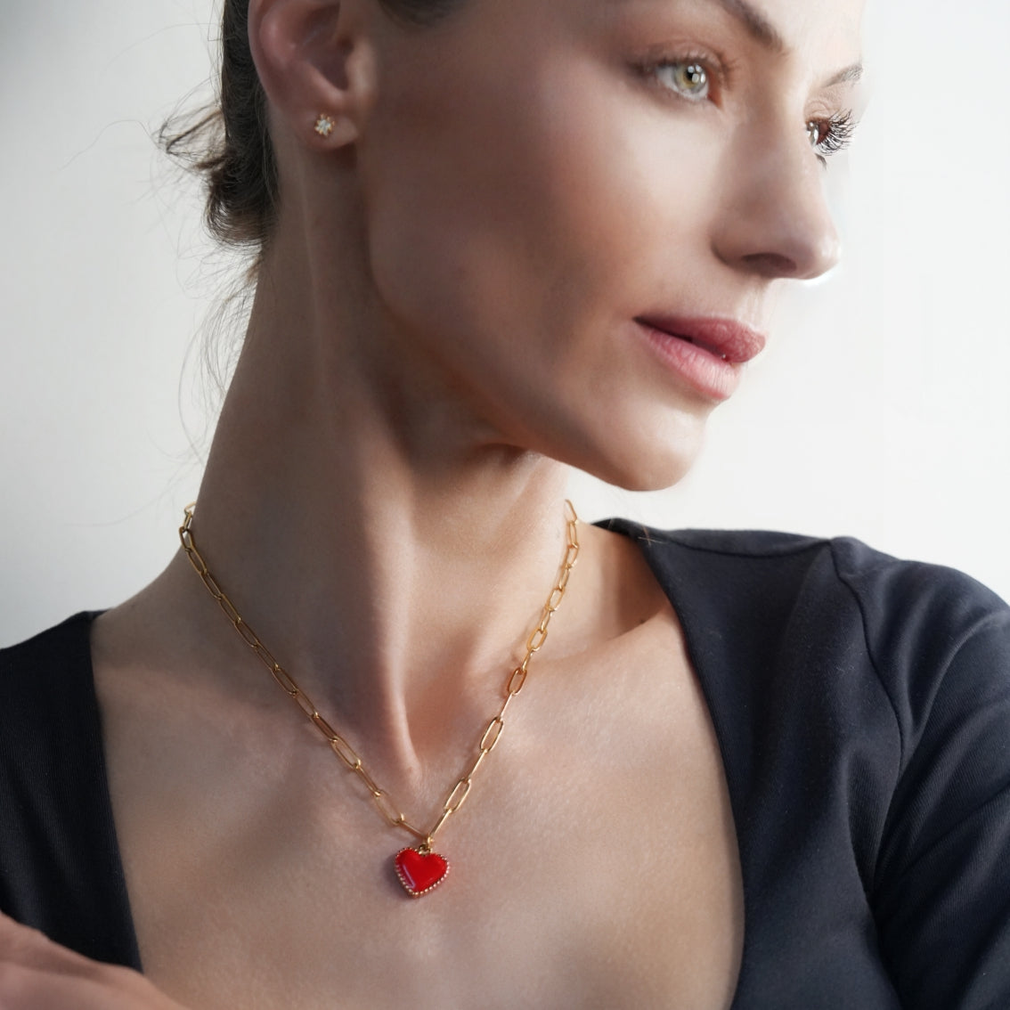 HEART ROUGE Gold: Paper Clip Chain Anchoring an Enameled Red Heart Charm