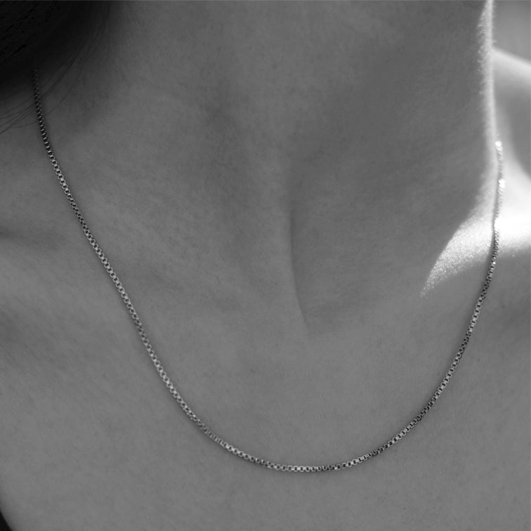 INGA: Mini-Box Chain Necklace in Silver (White Gold)