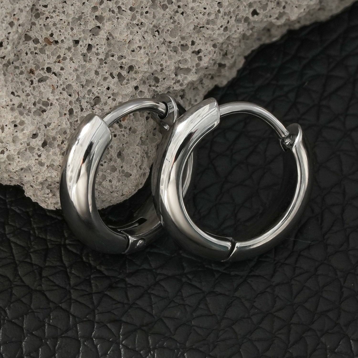 JAANBERG Silver: Mid Width Smooth Finish Mini Hoops for Day-to-Night Elegance