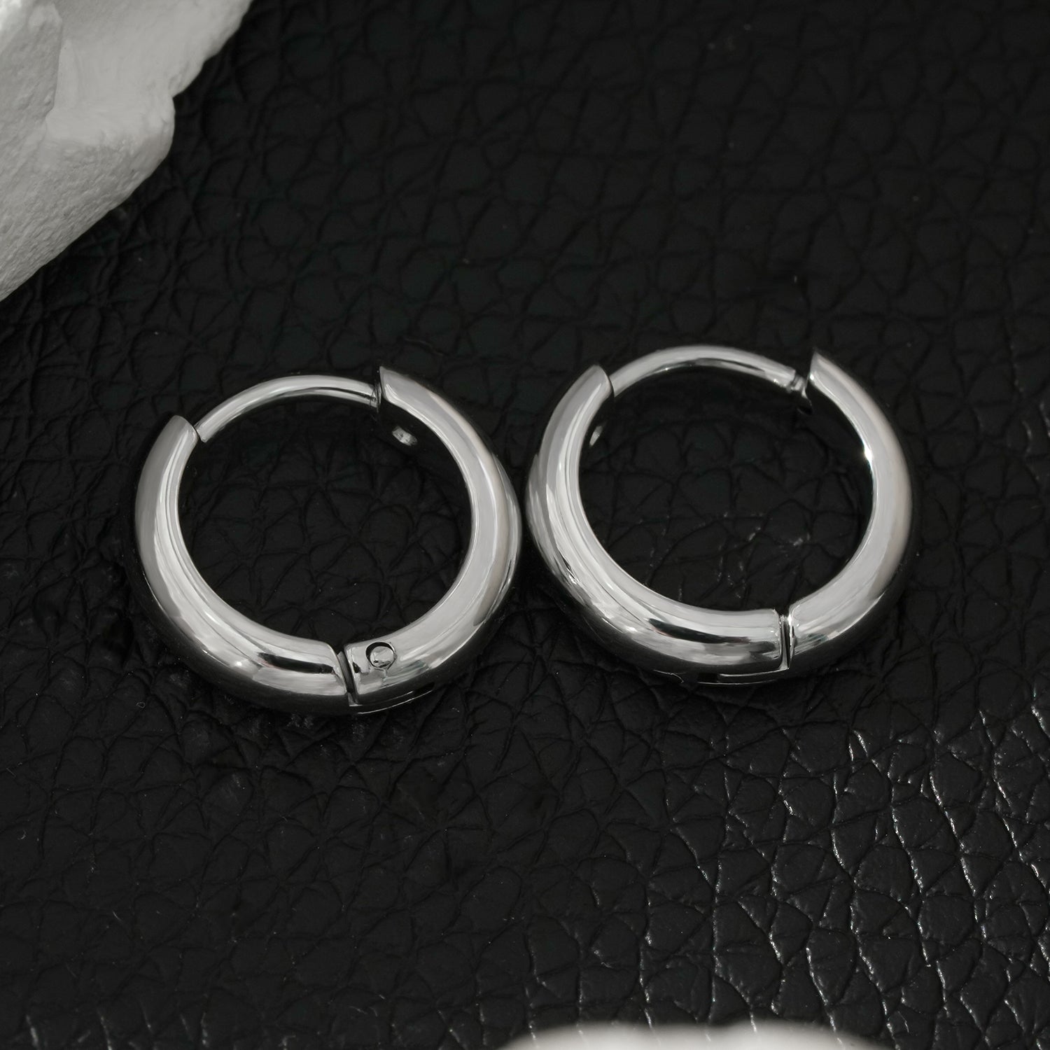 JAANBERG Silver: Mid Width Smooth Finish Mini Hoops for Day-to-Night Elegance