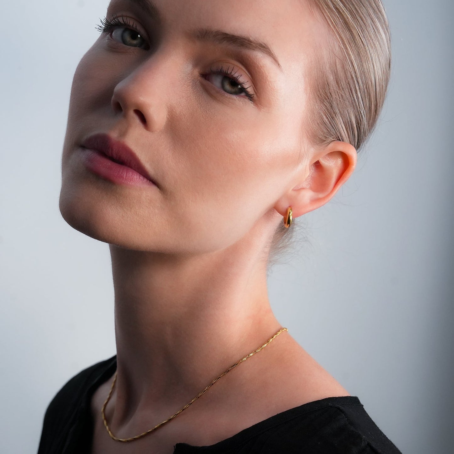 JAANBERG Gold: Mid Width Smooth Finish Mini Hoops for Day-to-Night Elegance