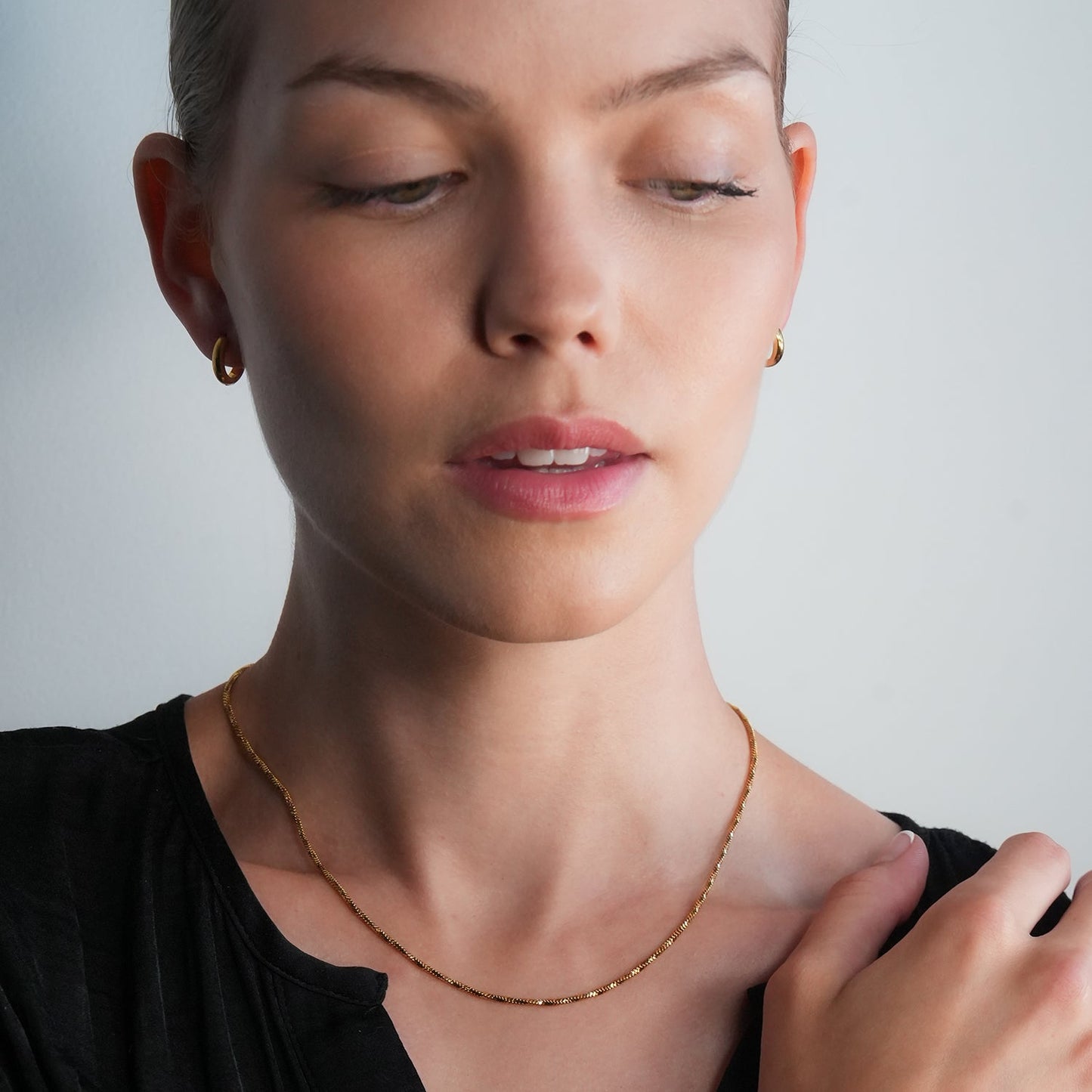 JAANBERG Gold: Mid Width Smooth Finish Mini Hoops for Day-to-Night Elegance