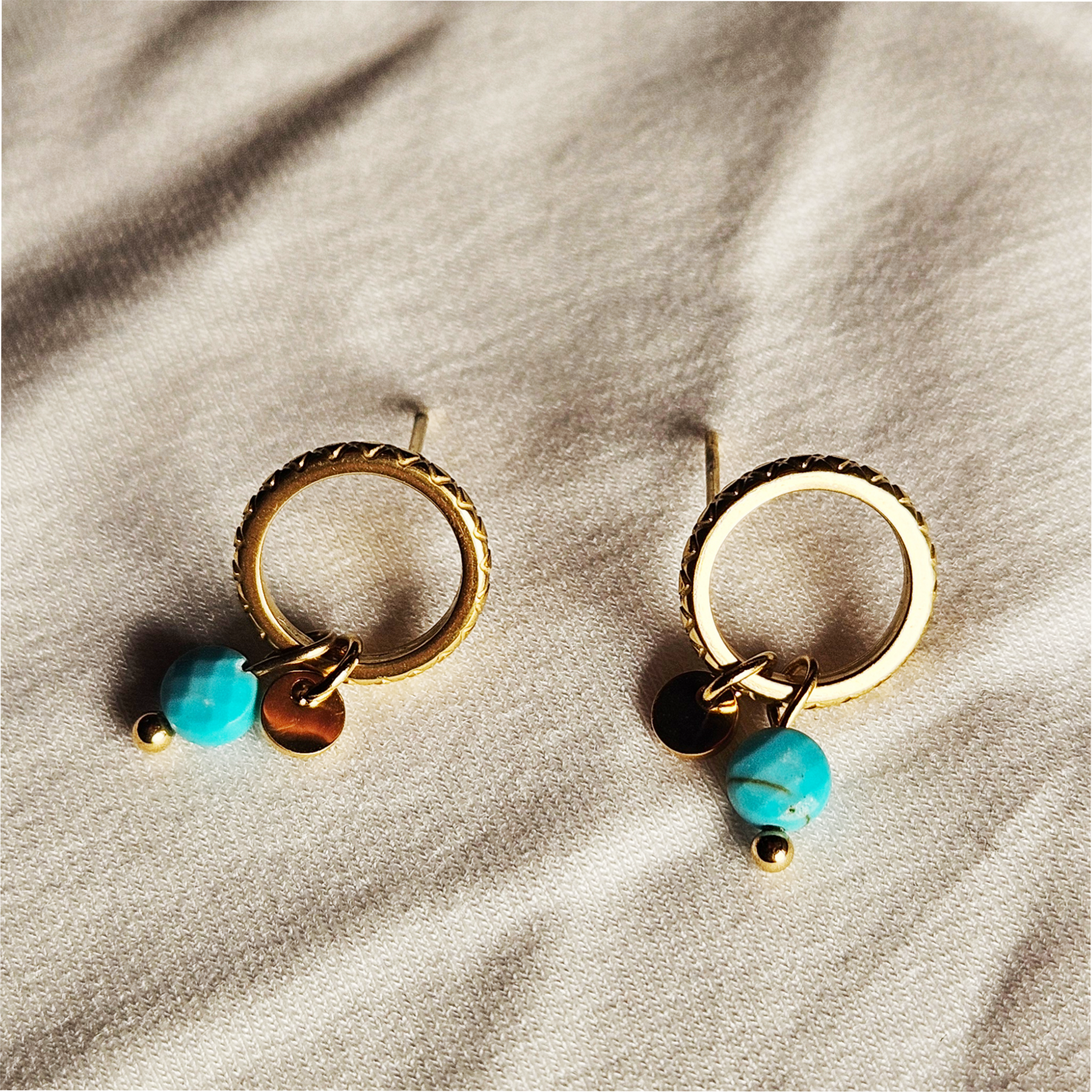 JAZMIN Turquoise-Gold: Stud Earrings with Mini Charms