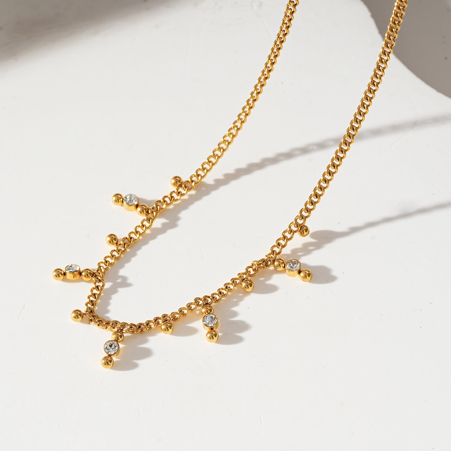 Style KALPI: Zirconia & Ball-Beaded Chain Necklace in Gold