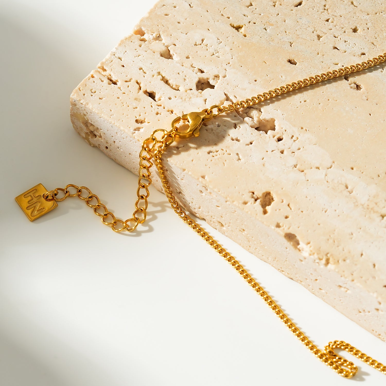 Style KALPI: Zirconia & Ball-Beaded Chain Necklace in Gold